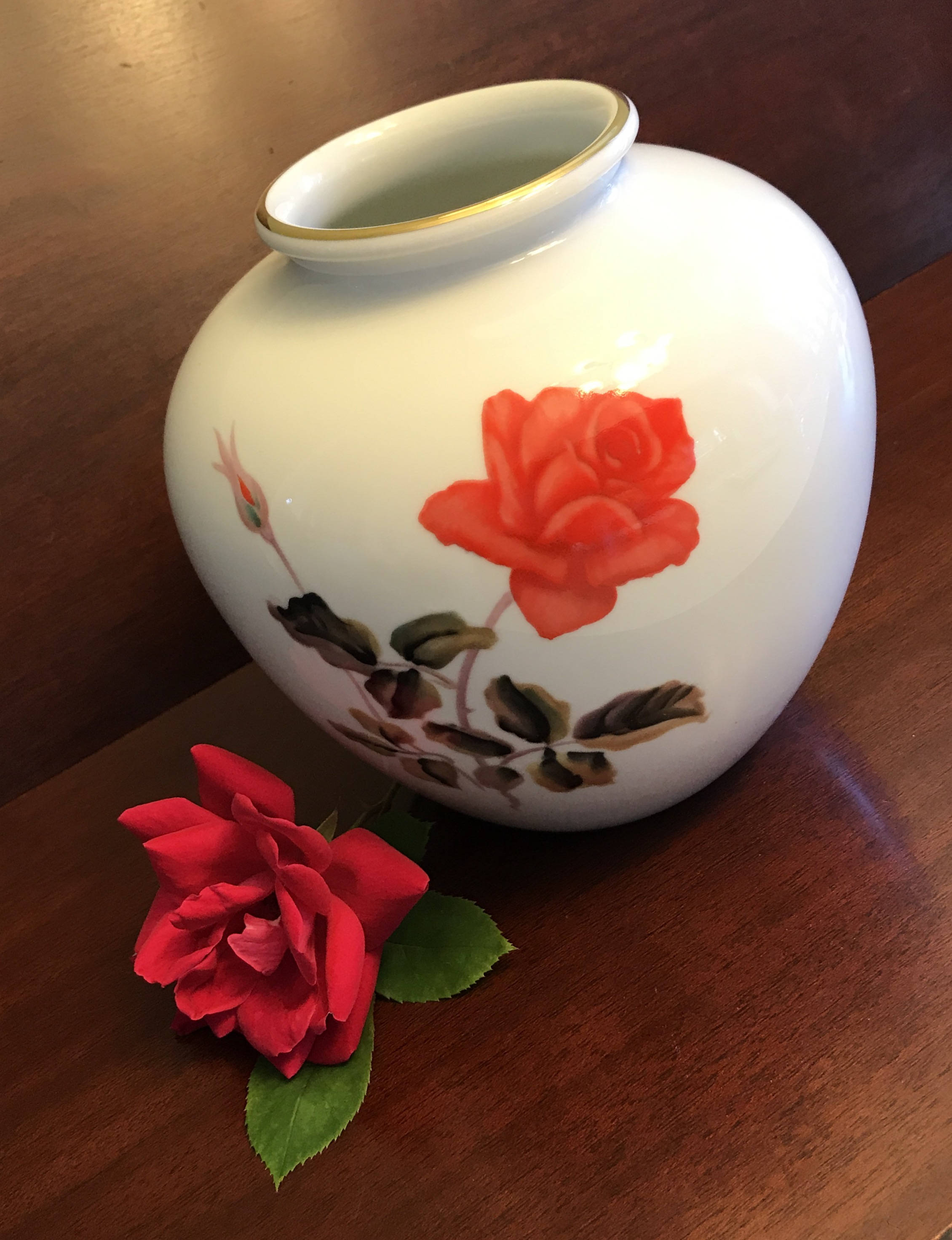 Mid Century Noritake Vase with Red Roses, Toki Kaisha Japan Vase Rare