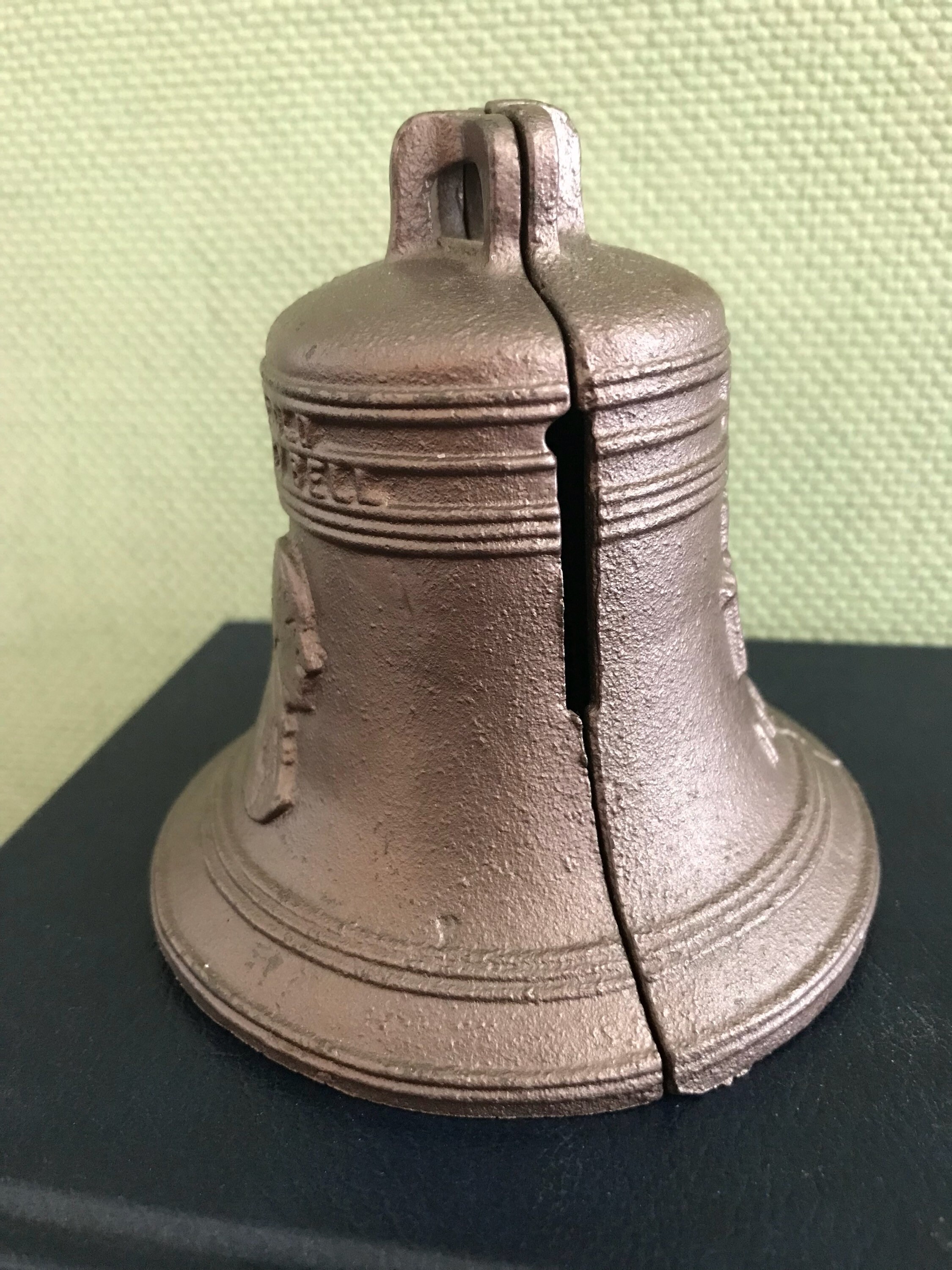 Liberty Bell Gift Shop : Liberty Bell Pewter Ornament - Xenos Gifts / The most common liberty bell gift material is metal.