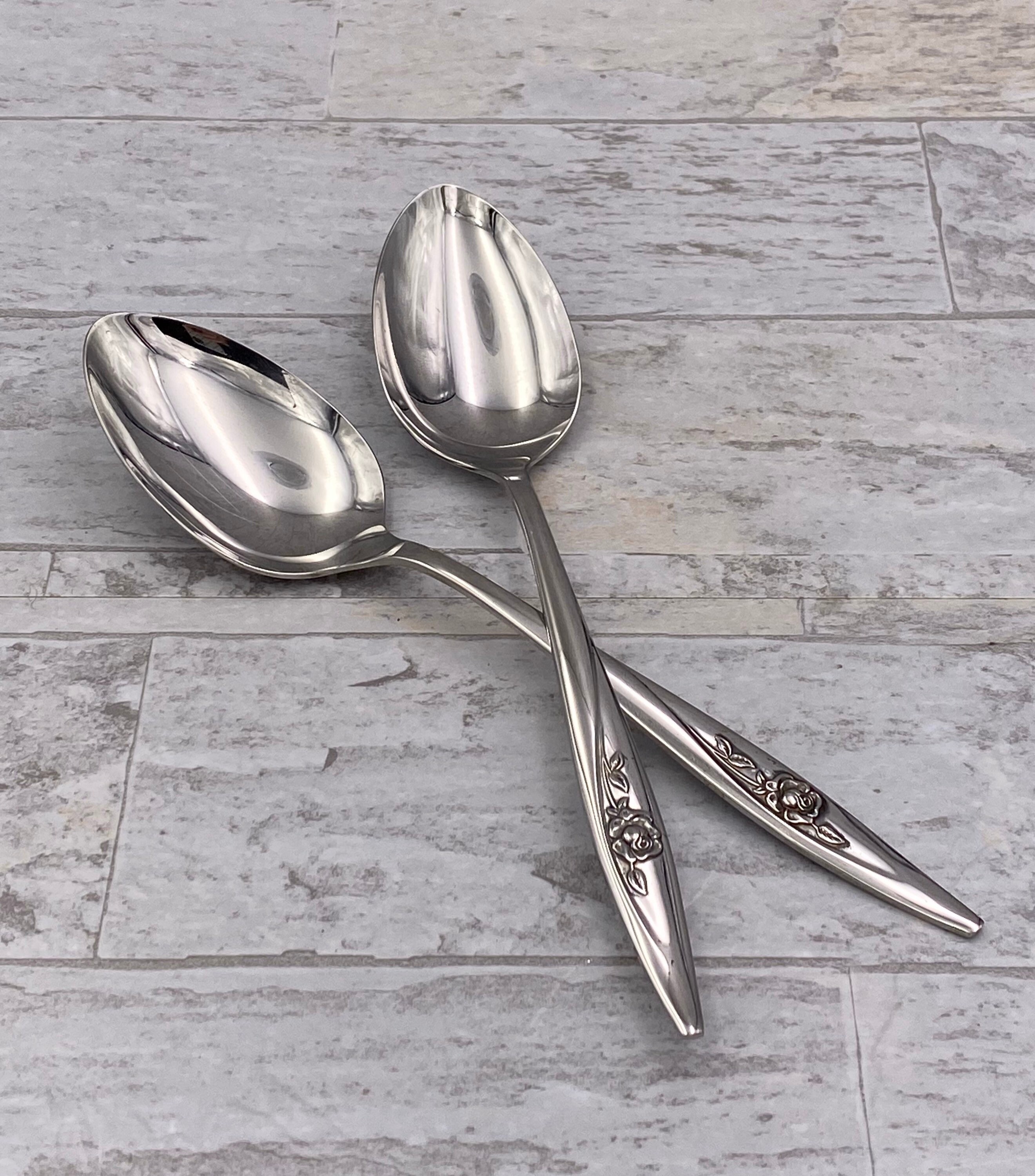 Oneida Lasting Rose Deluxe Stainless Flatware set, Service for 8 in
