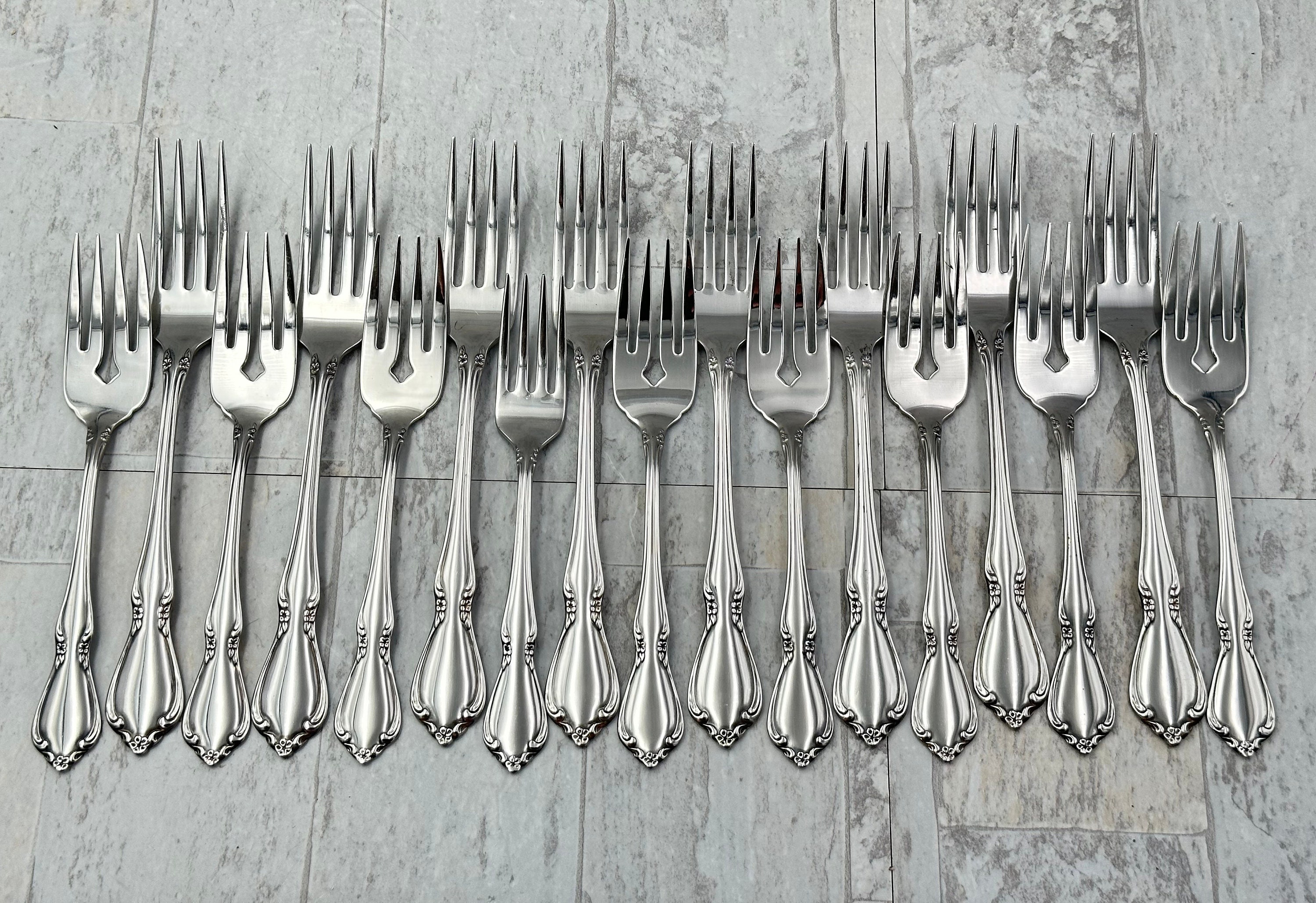 Oneida Flatware set, Chateau Deluxe Stainless with Oneida Flatware set, Chateau Deluxe Stainless with