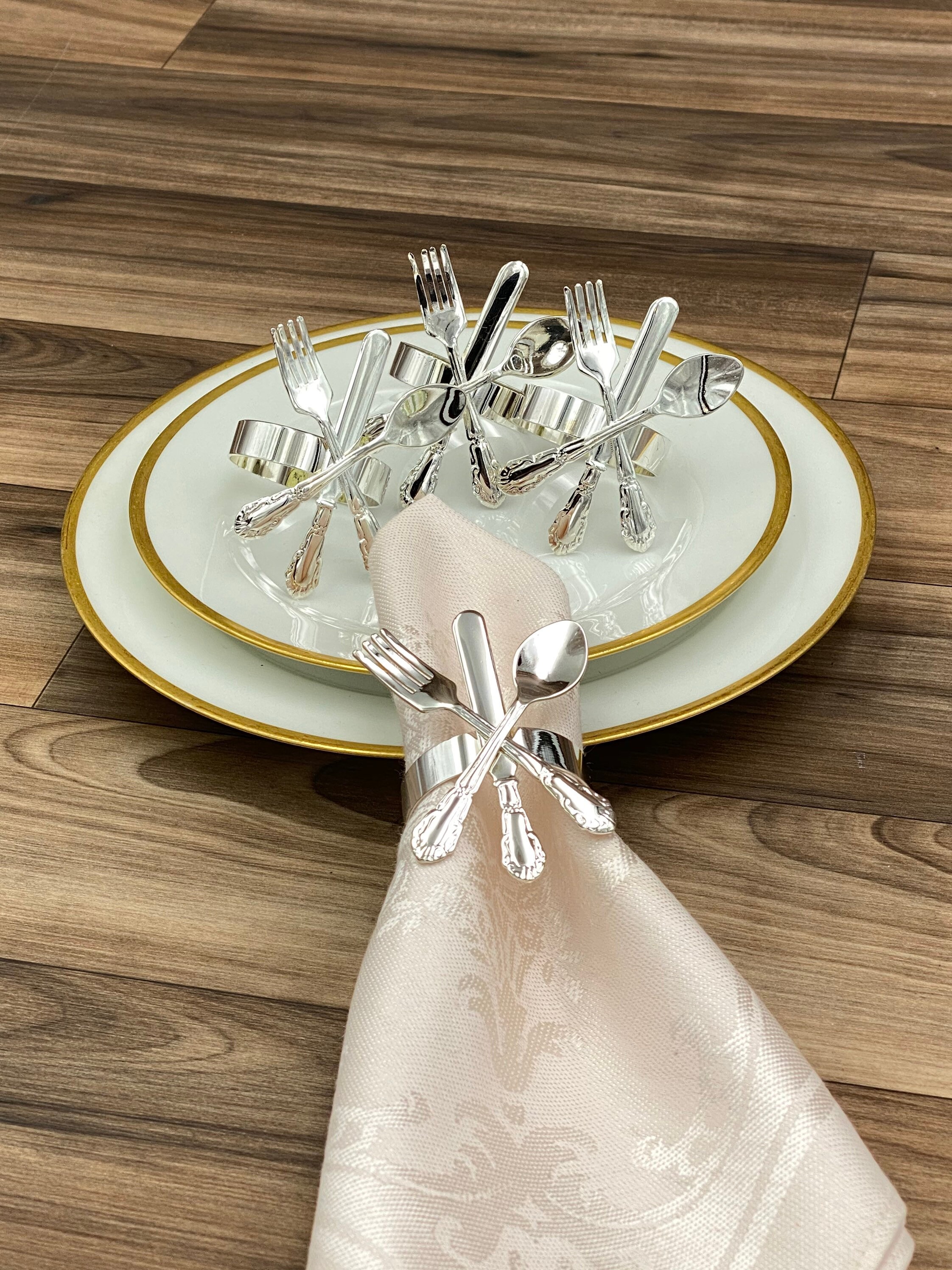 Vintage Napkin Rings 4 piece set cottage chic Flatware Figural Napkin