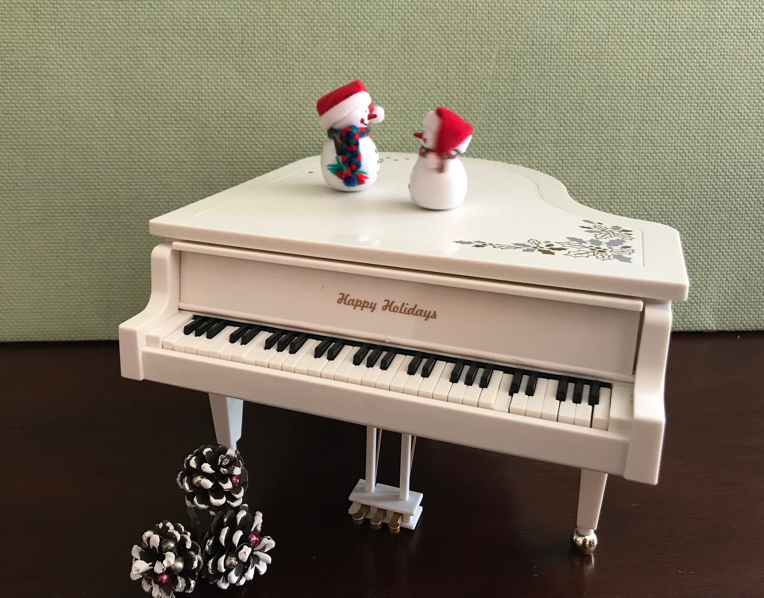 Vintage Magical Christmas Grand Piano Music Box plays 12 songs Dancing Snowmen Battery operated 