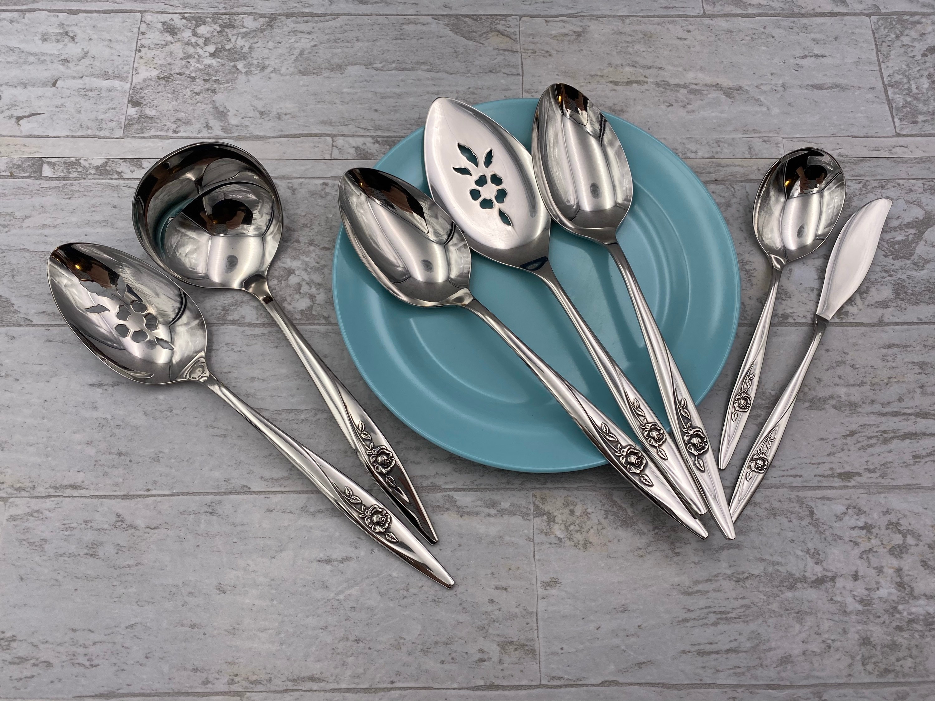 Oneida Lasting Rose Deluxe Stainless Flatware Set, Service for 8