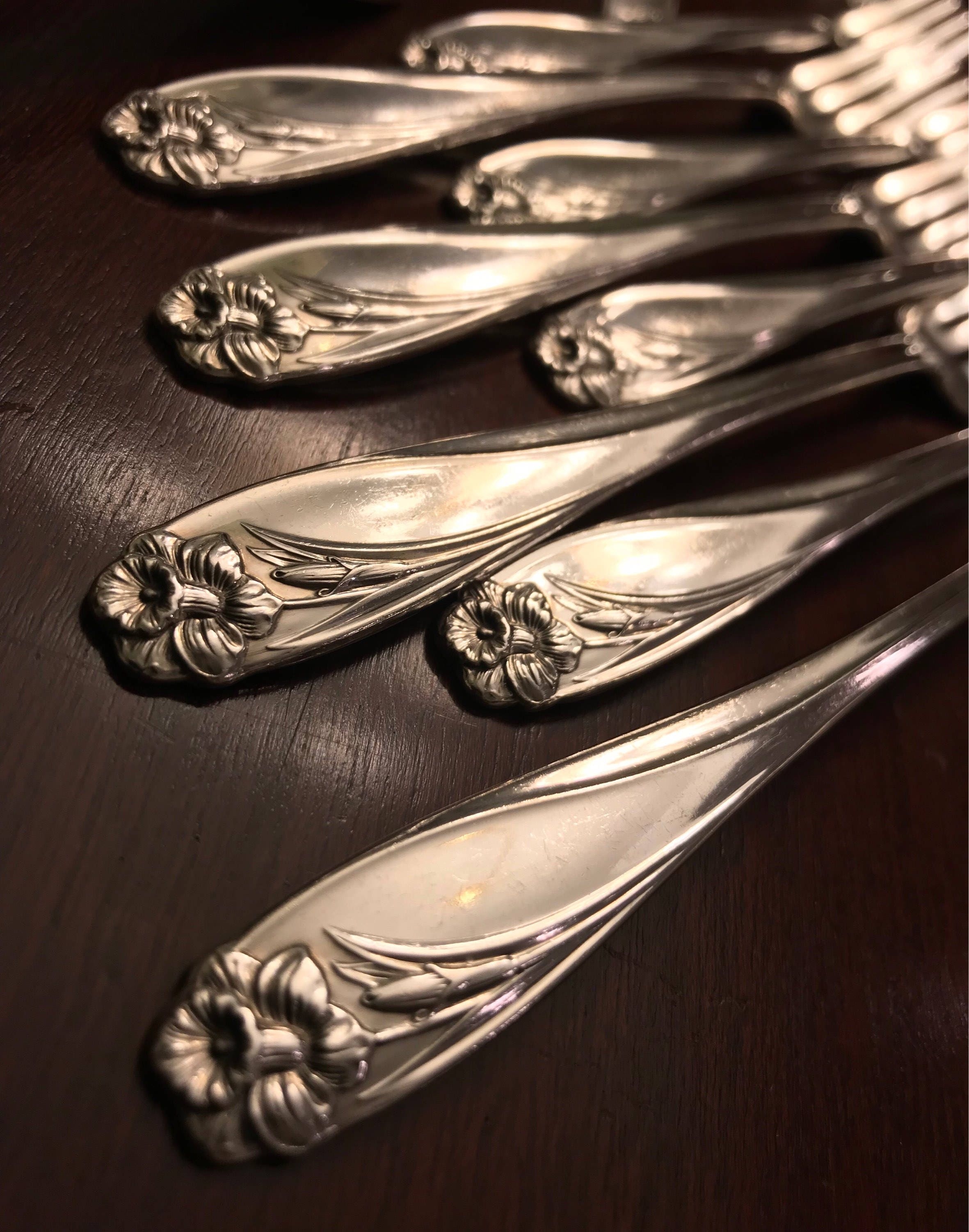 Vintage Daffodil Silverware Set in Original Case I S 1847 Rogers Bros Flatware Service for 8 Spring silverware Gift for Her Easter