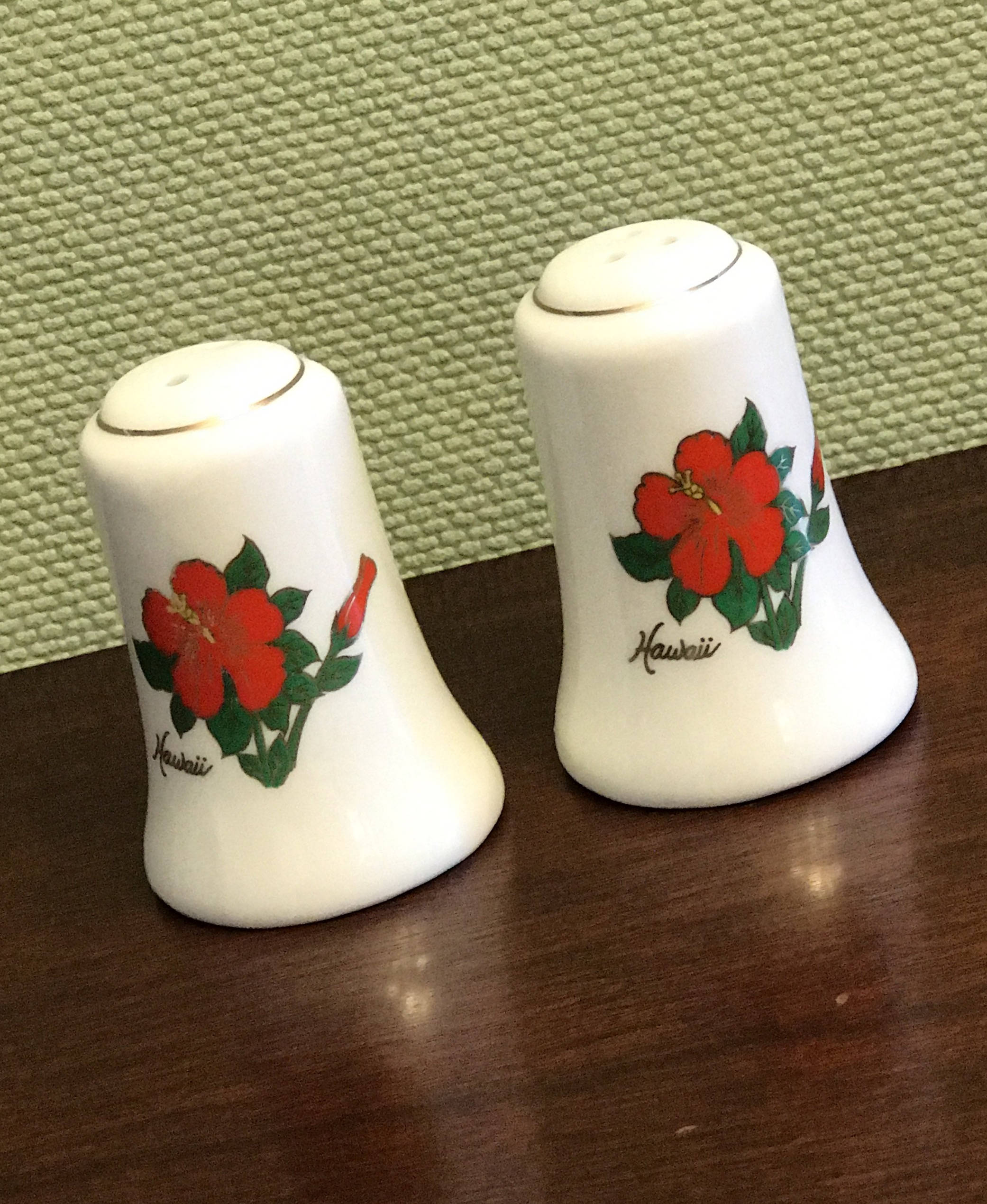 Dining & Serving Vintage Lefton Holly Ceramic Salt And Pepper Shaker