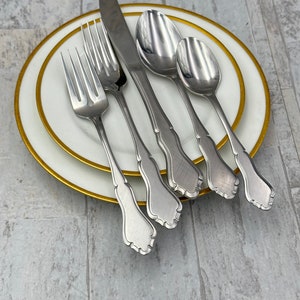Vintage Rogers Glendale Stainless Flatware Set: Service for 12