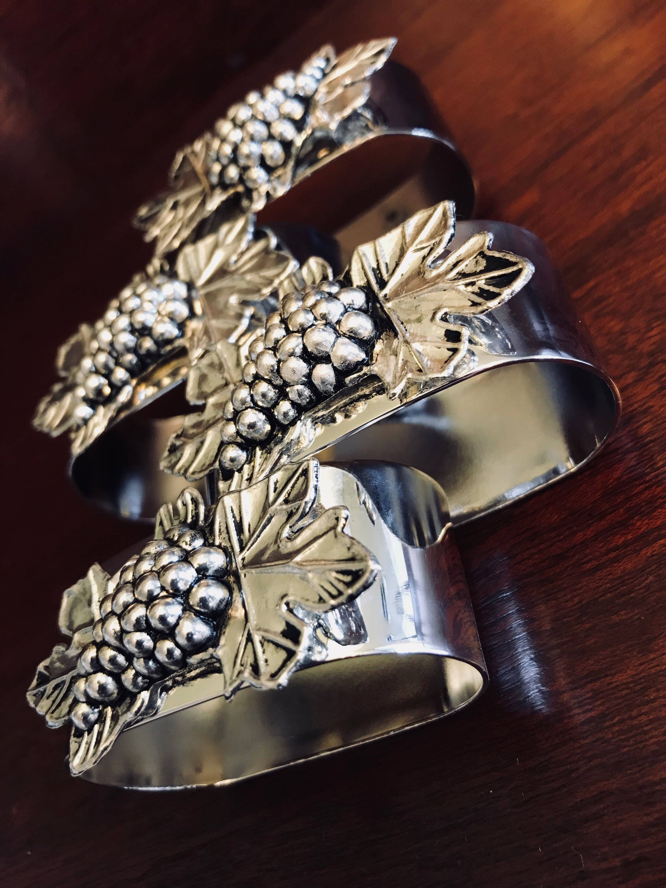 Vintage Grape Napkin Rings, Silver Plated Figural Grape Cluster napkin rings, 4 piece Napkin