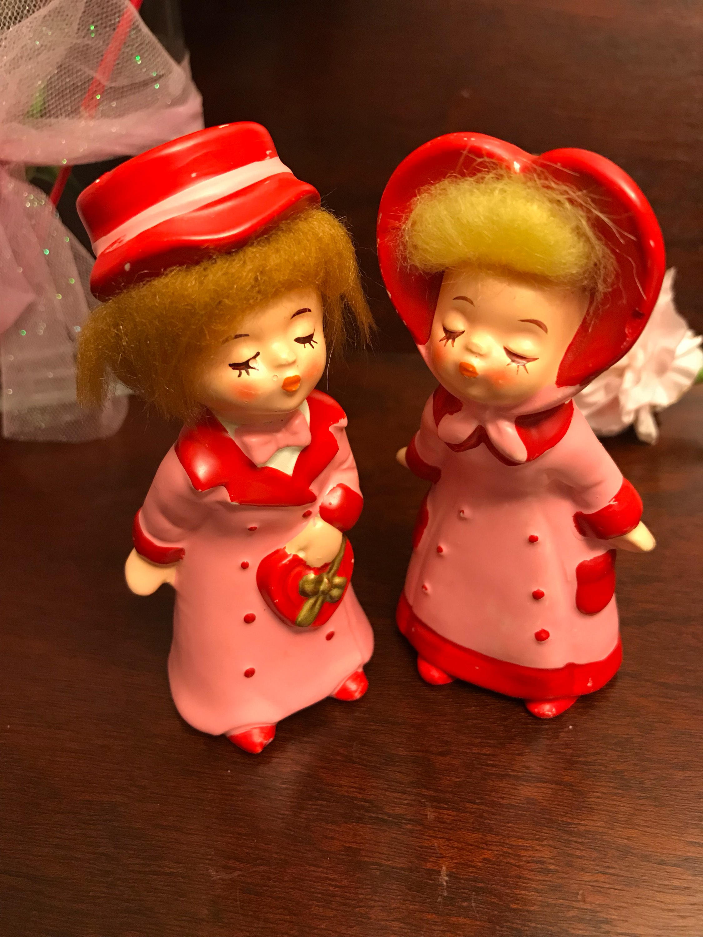 Vintage Valentine Figurines, Napco ware Kissing Couple, Hand painted