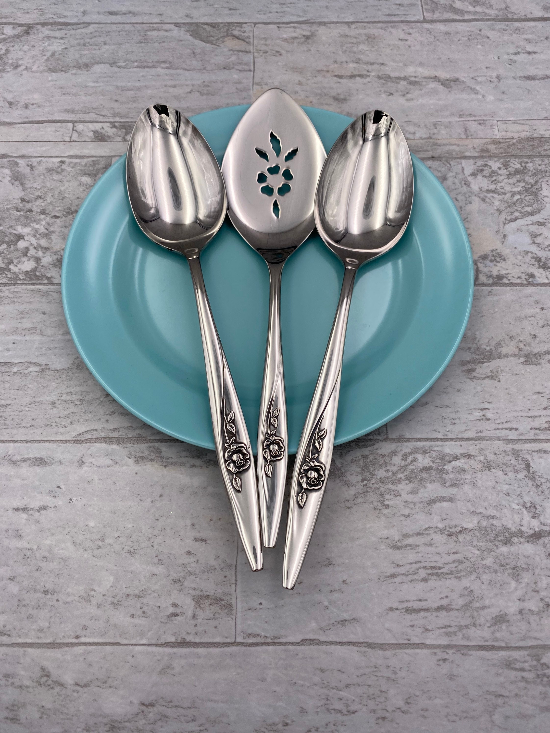 Oneida Lasting Rose Deluxe Stainless Flatware Set, Service for 8