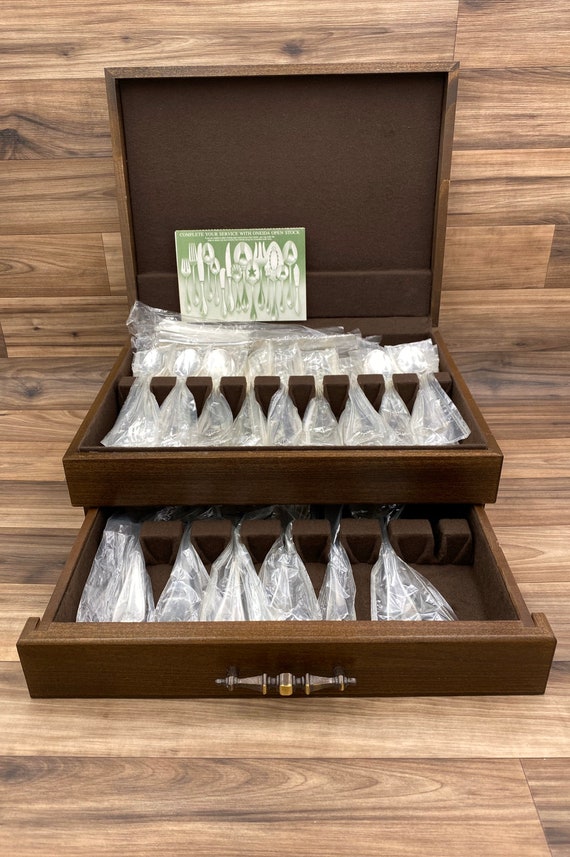 Vintage Oneida Silverware set NEW Service for 8 In Silverware chest, King James Flatware set Wedding Gift, Flatware set