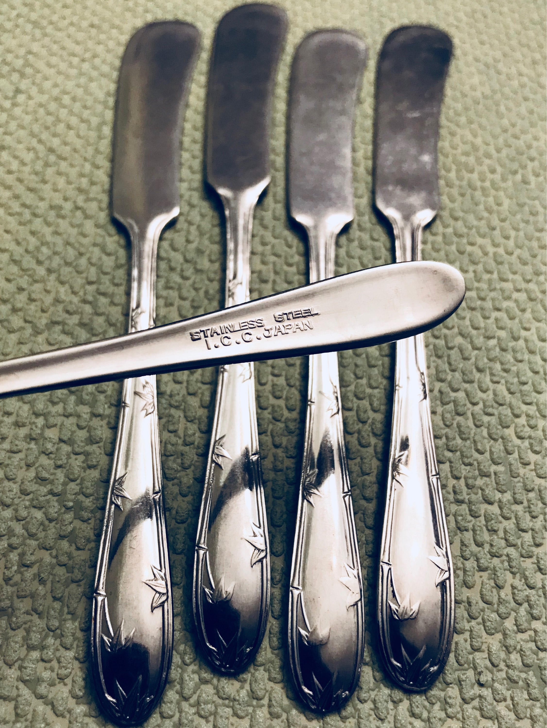 Vintage Bamboo appetizer knives, 5 mini spreaders, Bamboo pattern