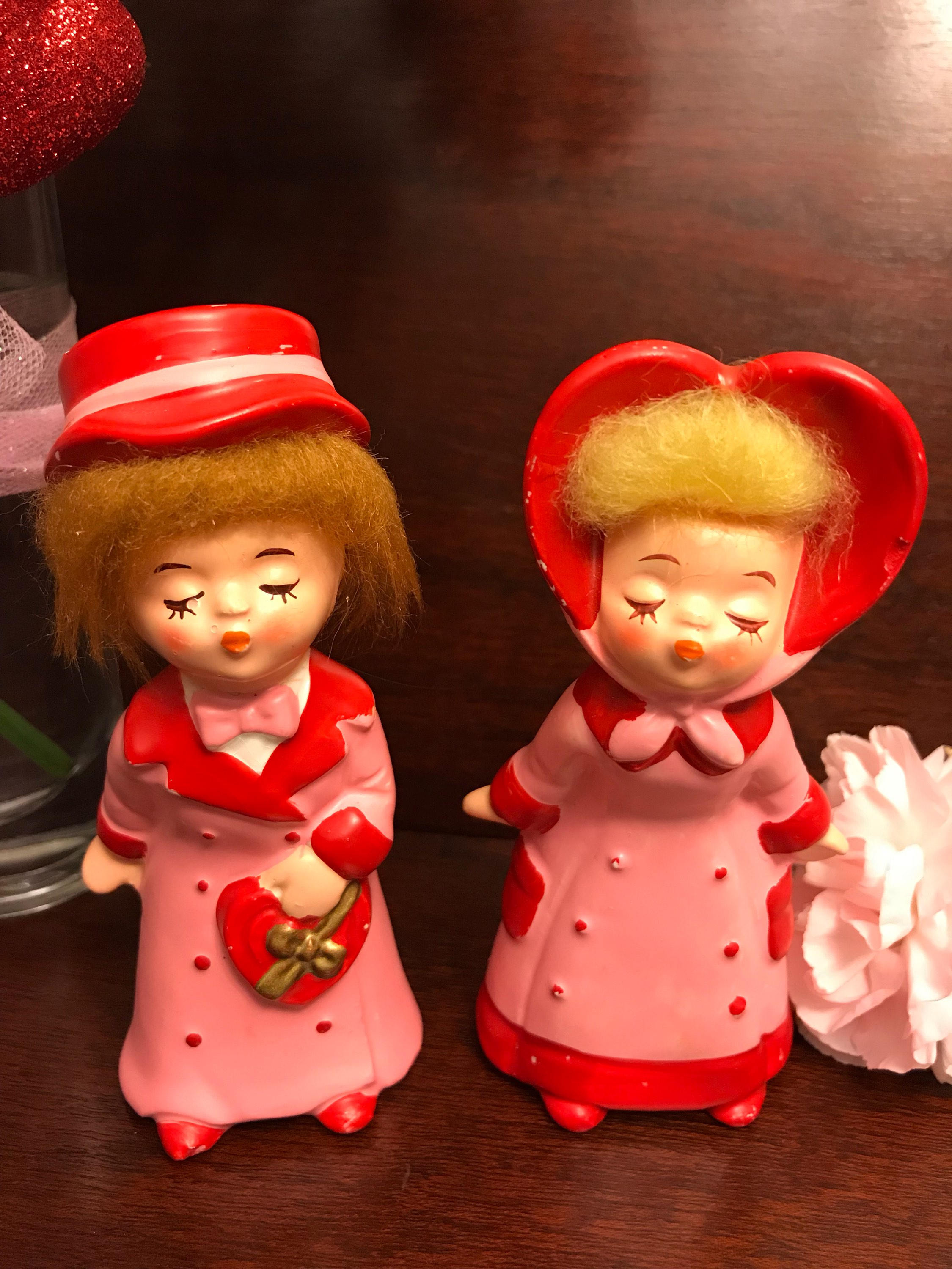 Vintage Valentine Figurines, Napco ware Kissing Couple, Hand painted