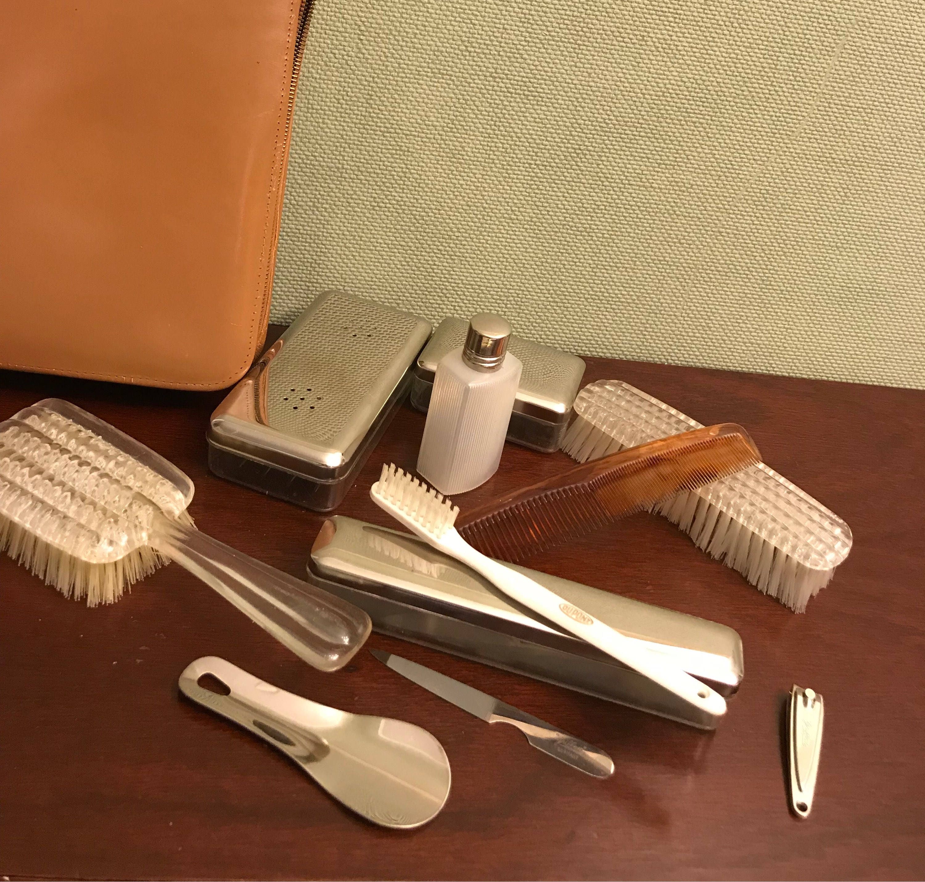 Vintage Mens shaving kit, travel shaving grooming kit, new vintage
