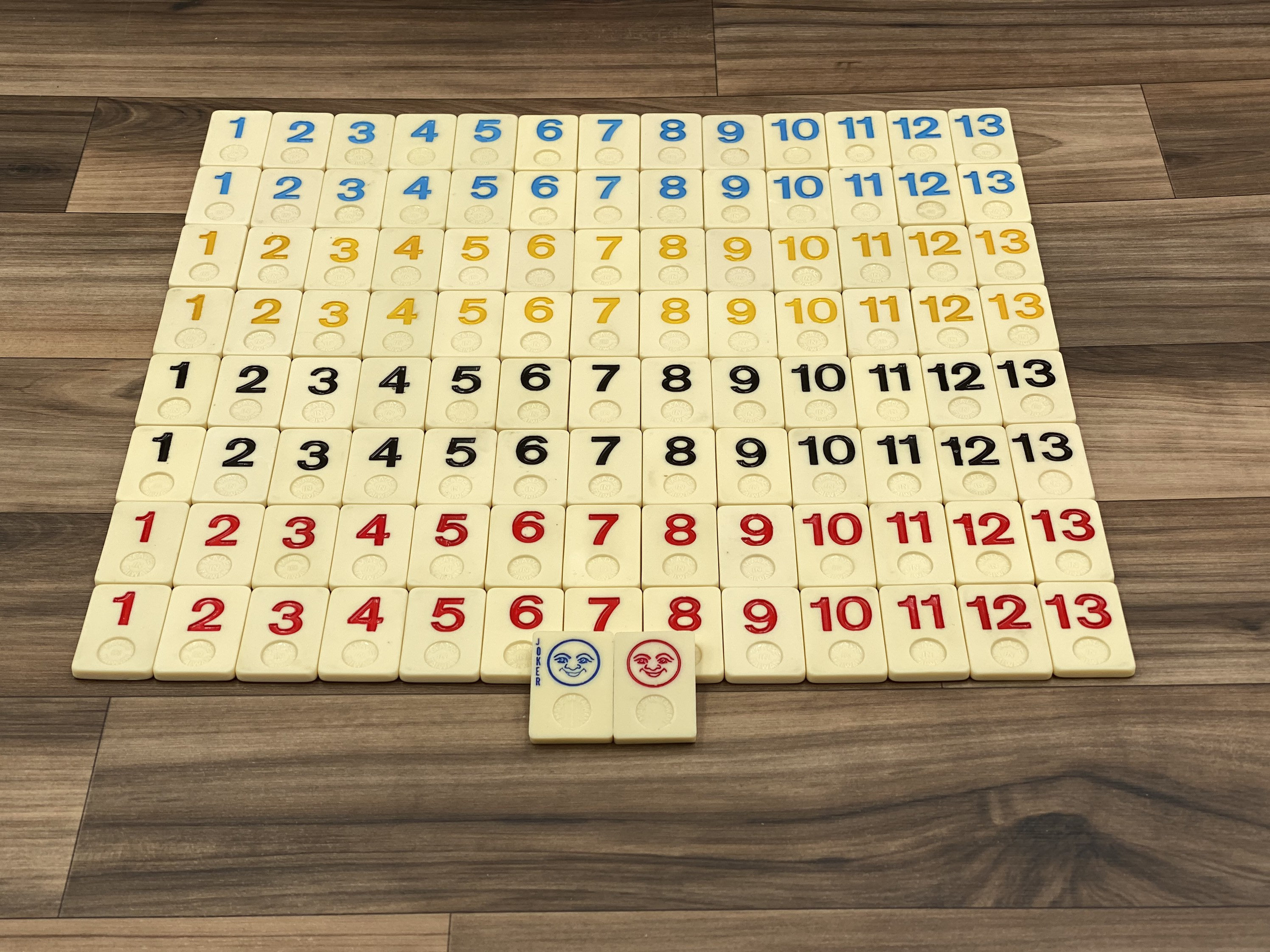 Vintage Rummy tile Game in carrying case, Rummikub Rummy Retro card