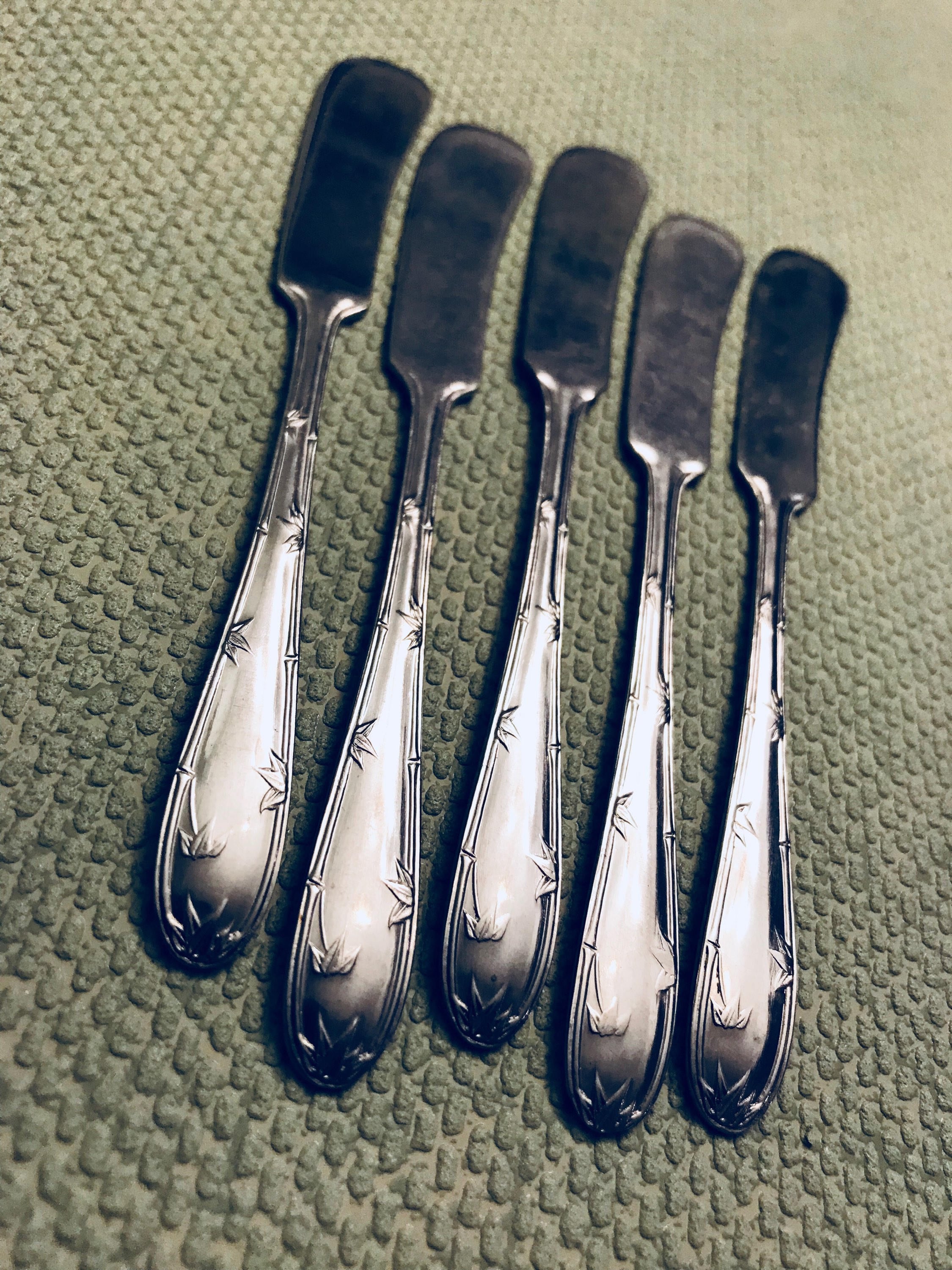 Vintage Bamboo appetizer knives, 5 mini spreaders, Bamboo pattern