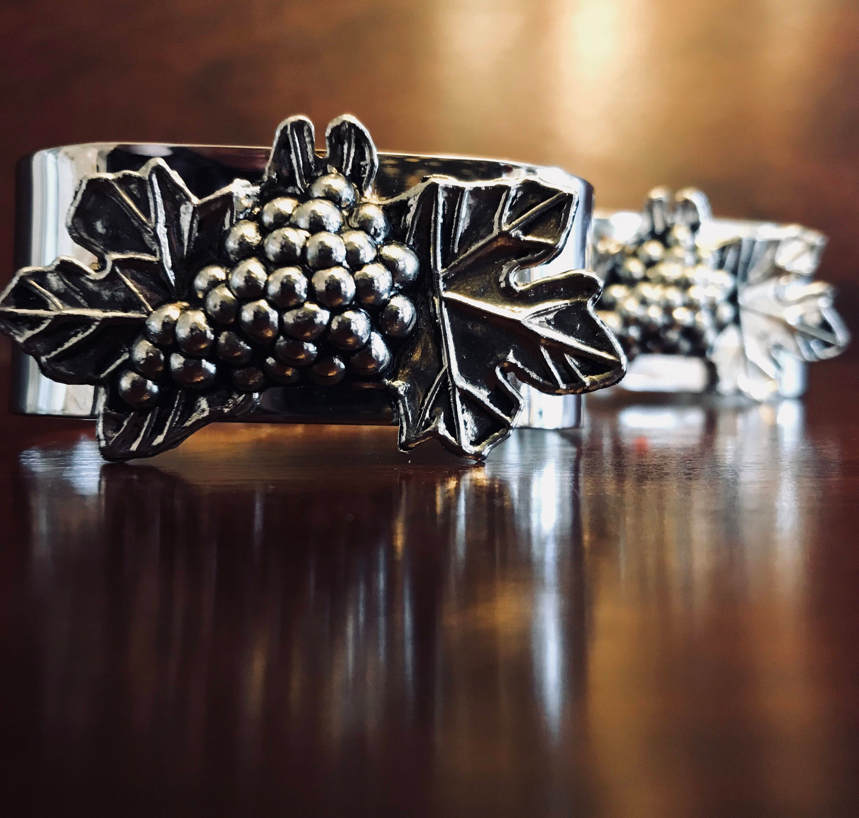 Vintage Grape Napkin Rings, Silver Plated Figural Grape Cluster napkin rings, 4 piece Napkin