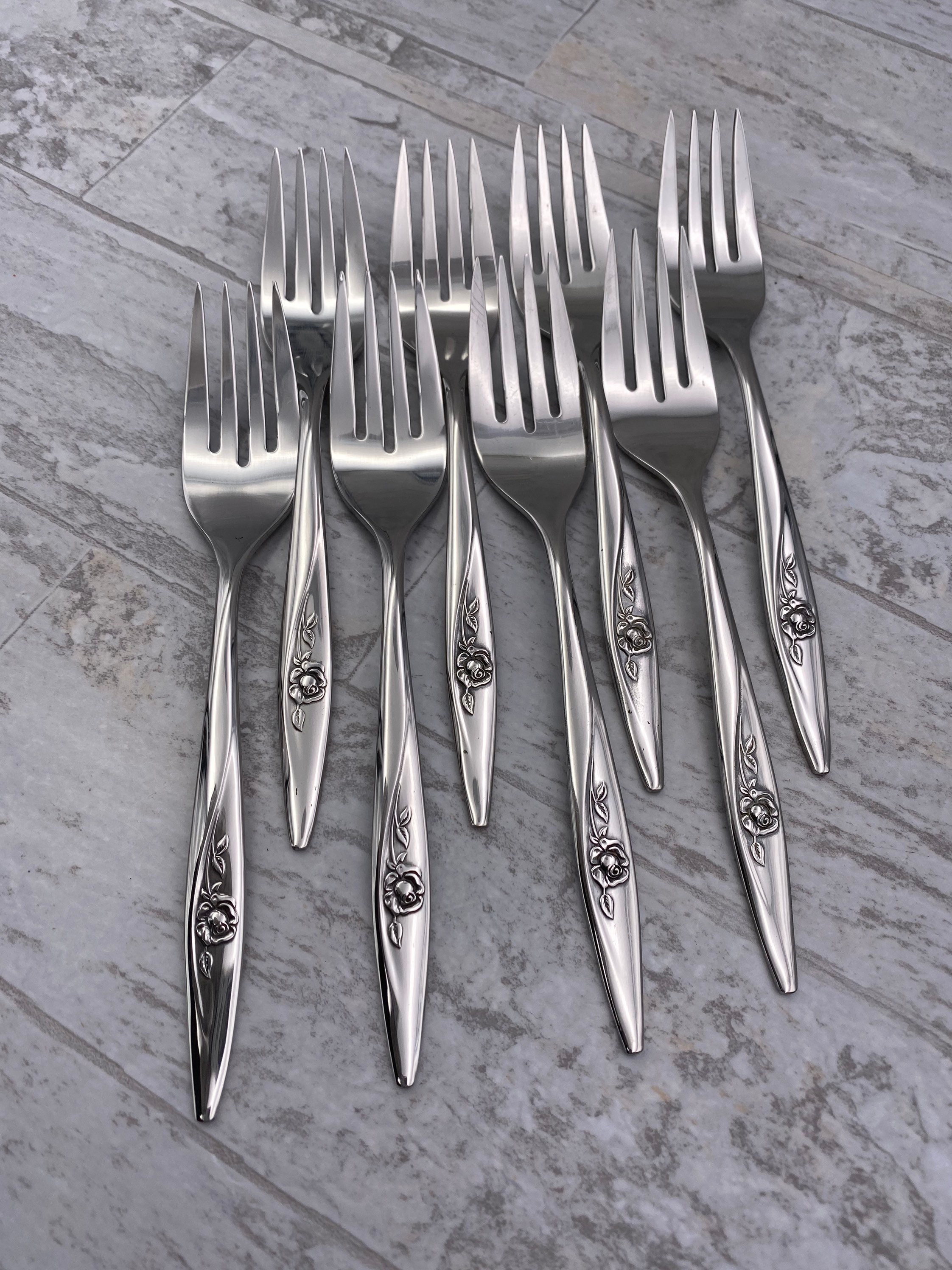 Oneida Lasting Rose Deluxe Stainless Flatware Set, Service for 8