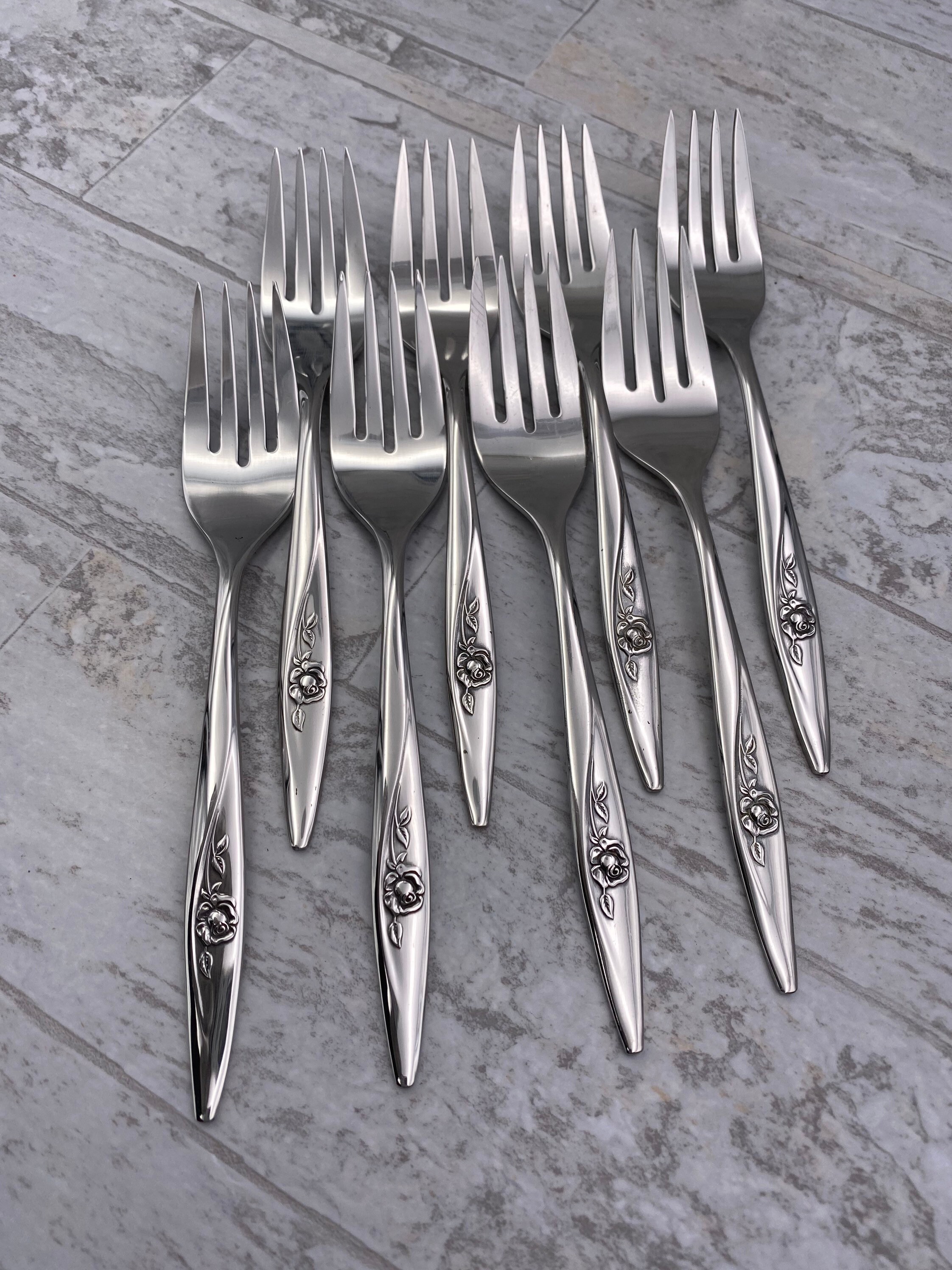 Oneida Lasting Rose Deluxe Stainless Flatware Set, Service for 8