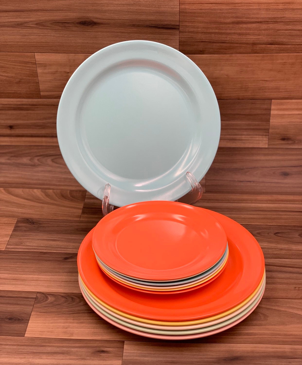 Vintage Mallow ware Plates, Melmac Plastic Plate set, Mid Century