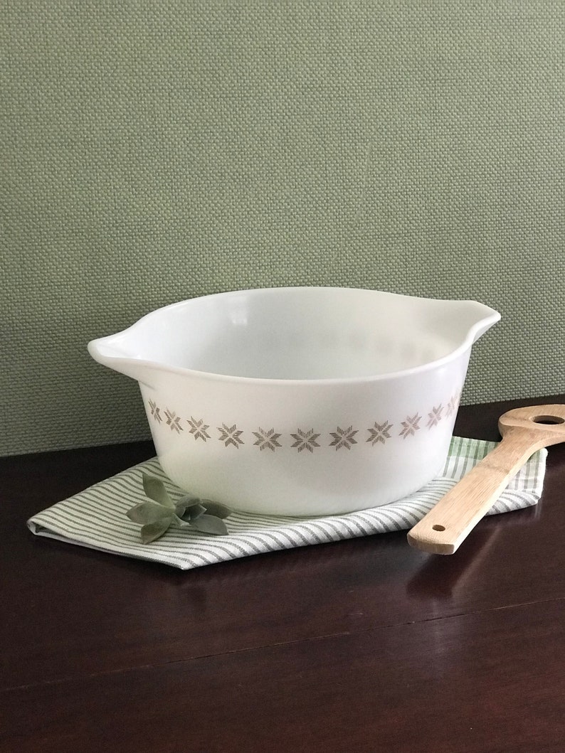 Download Large Cinderella Pyrex Casserole Brown Star Pyrex Vintage Pyrex Casserole Town And Country Pattern Pyrex 2 Half Quart 475 B Bowls Home Living Tripod Ee