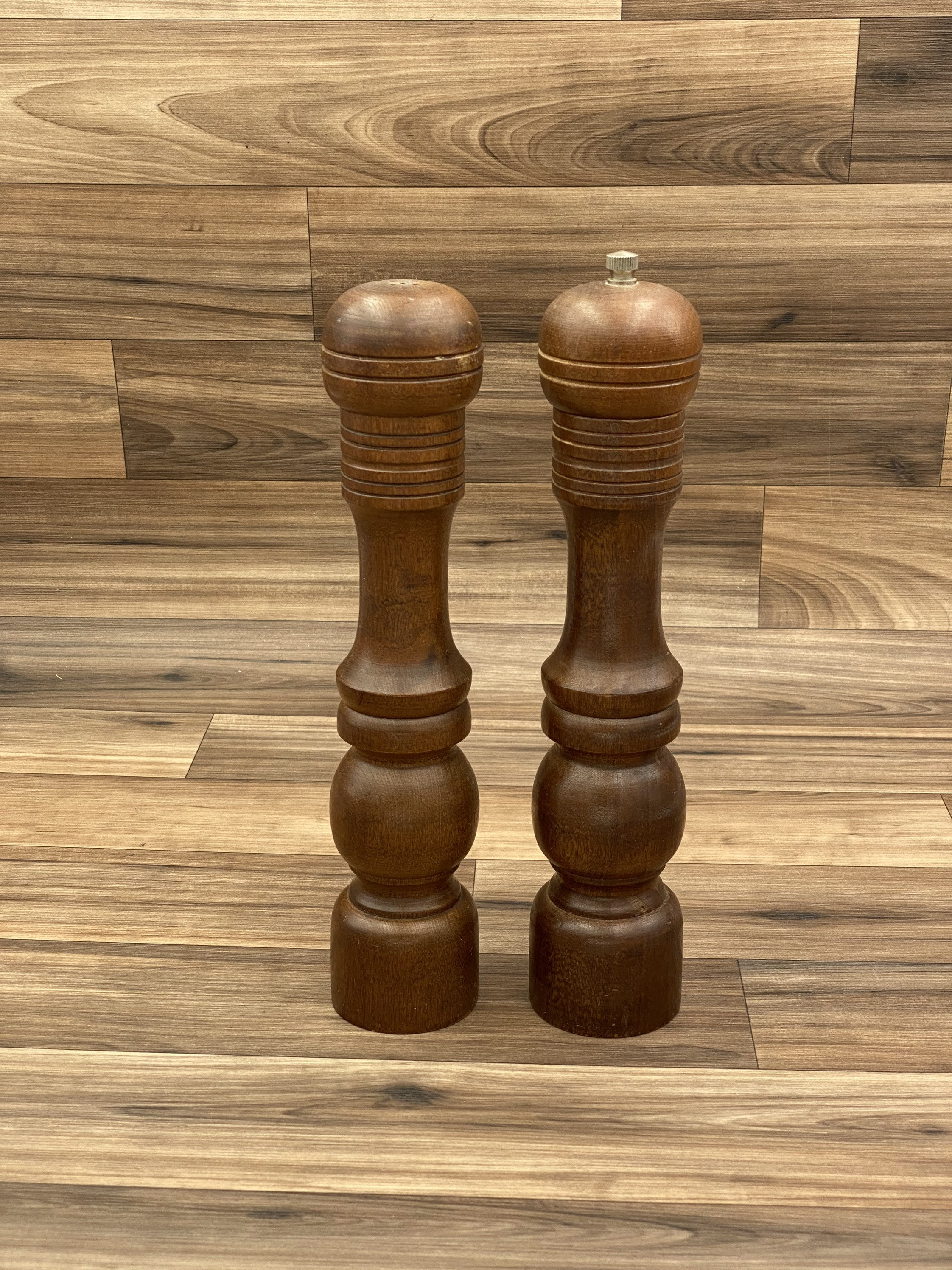 Vintage Salt Pepper Shakers, Pepper grinder, solid Wood salt and pepper