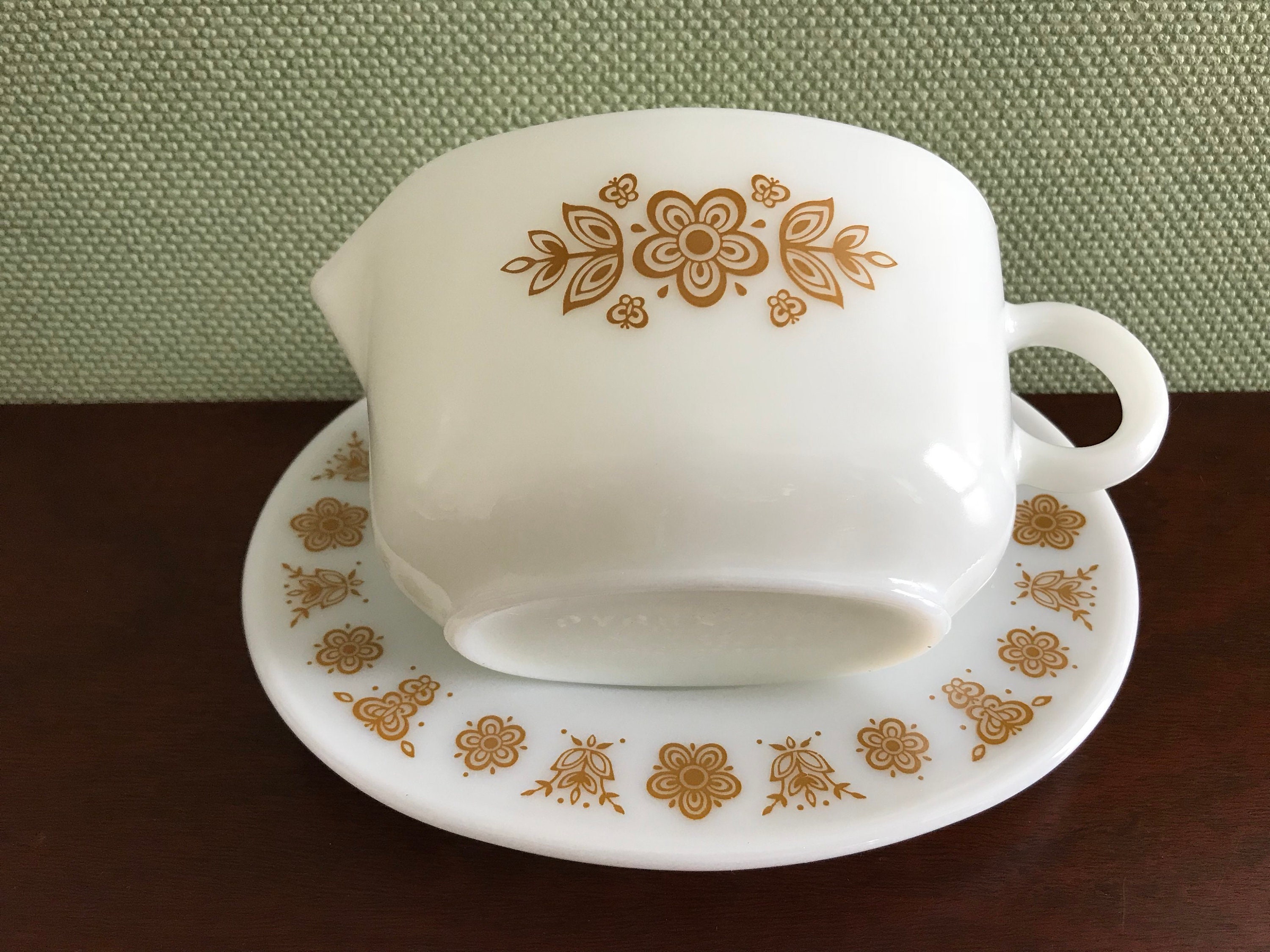 Vintage Pyrex Butterfly Gold, Pyrex 77B Gravy Boat with Underplate