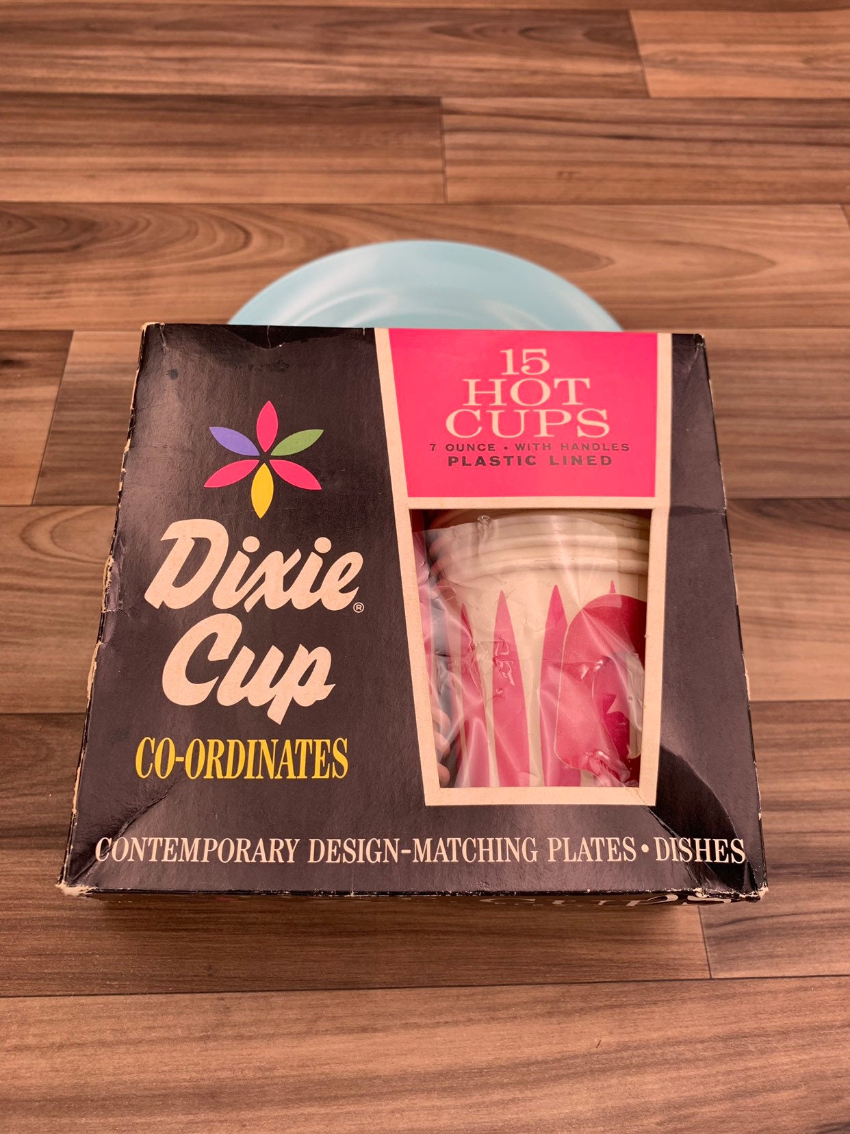 Vintage Paper Dixie cups in original box, Dixie Coordinates hot cups