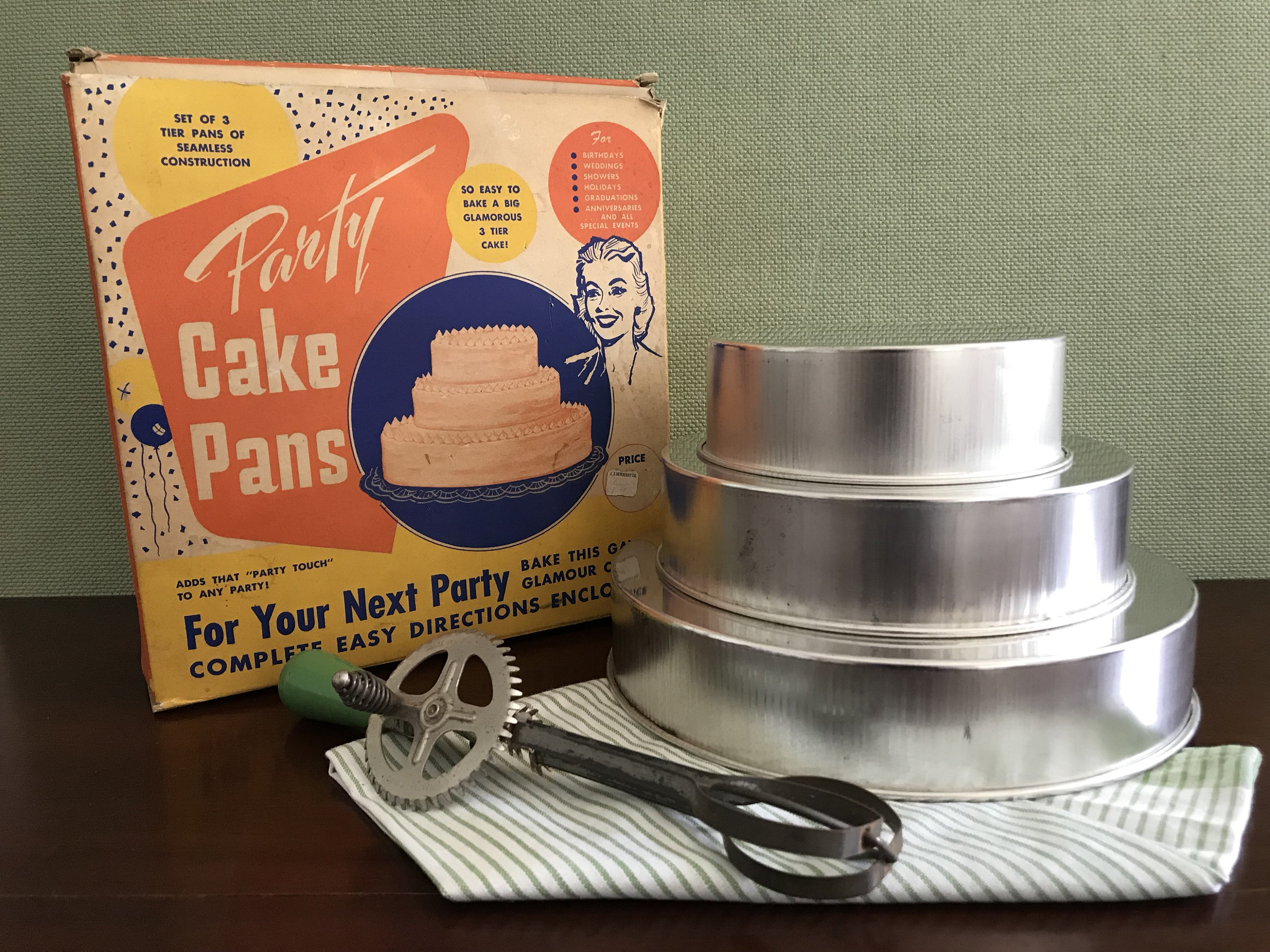 Vintage cake pans top
