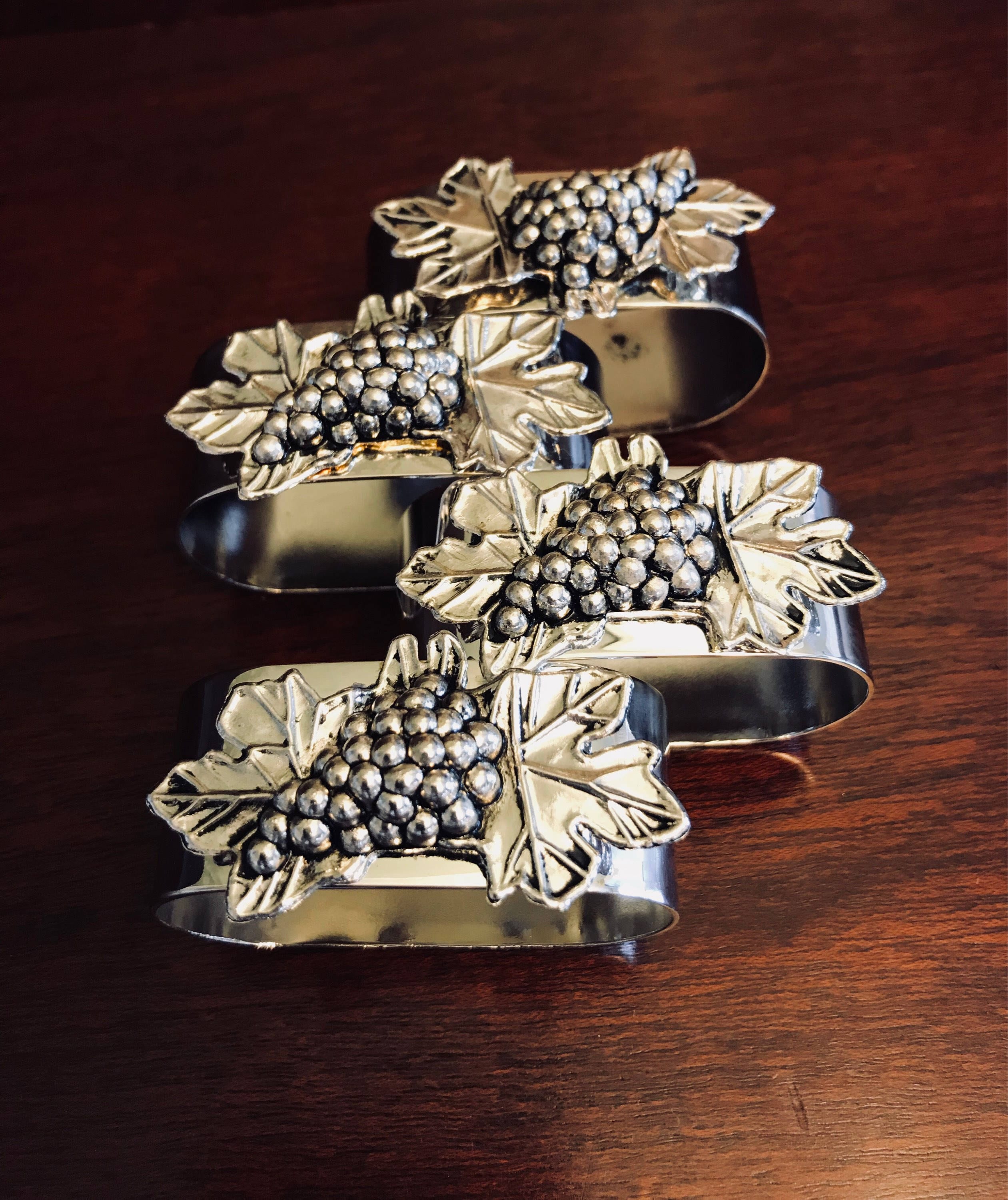 Vintage Grape Napkin Rings, Silver Plated Figural Grape Cluster napkin rings, 4 piece Napkin