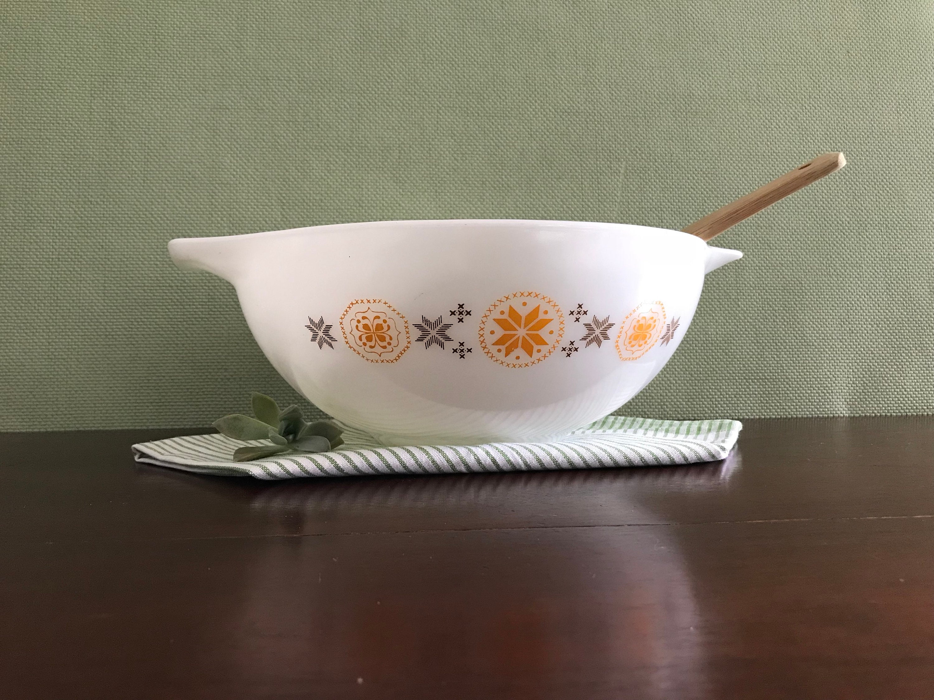 Vintage Pyrex Mixing Bowl, Town and Country pattern, Large Cinderella
