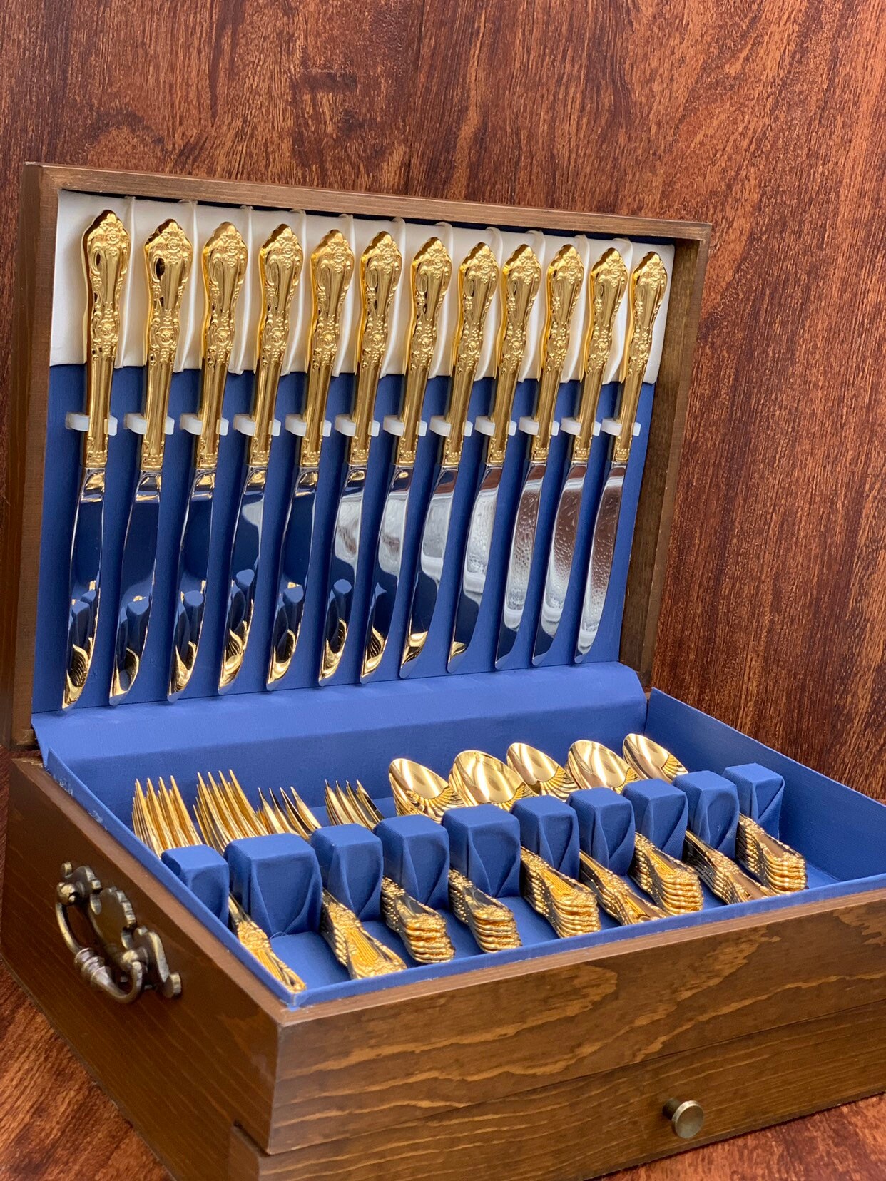 Gold Flatware Set service for 12 Vintage Oneida Golden Luxury Flatware ...