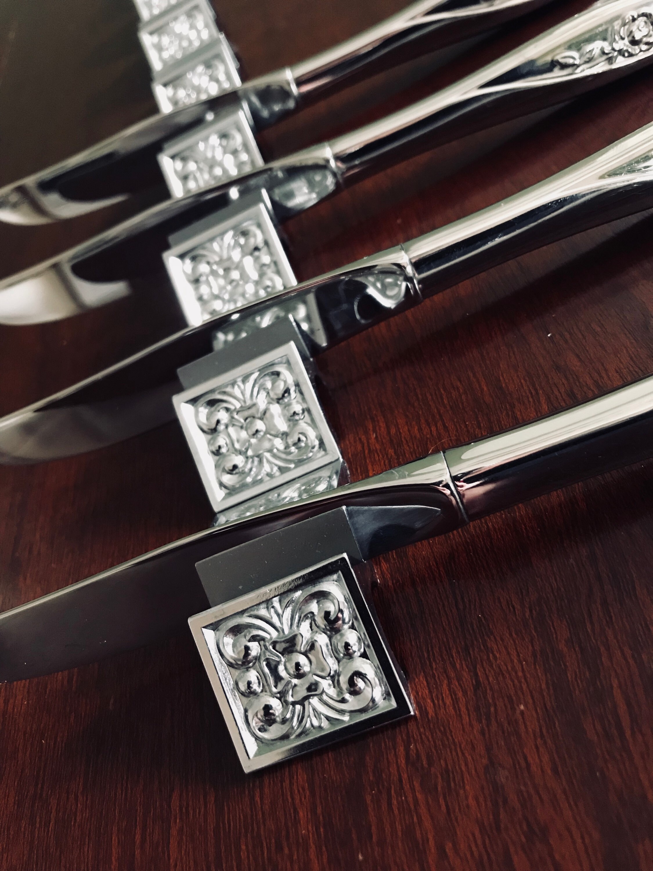 Vintage Knife Rests, Decorative Metal Placecard holders, ornamental