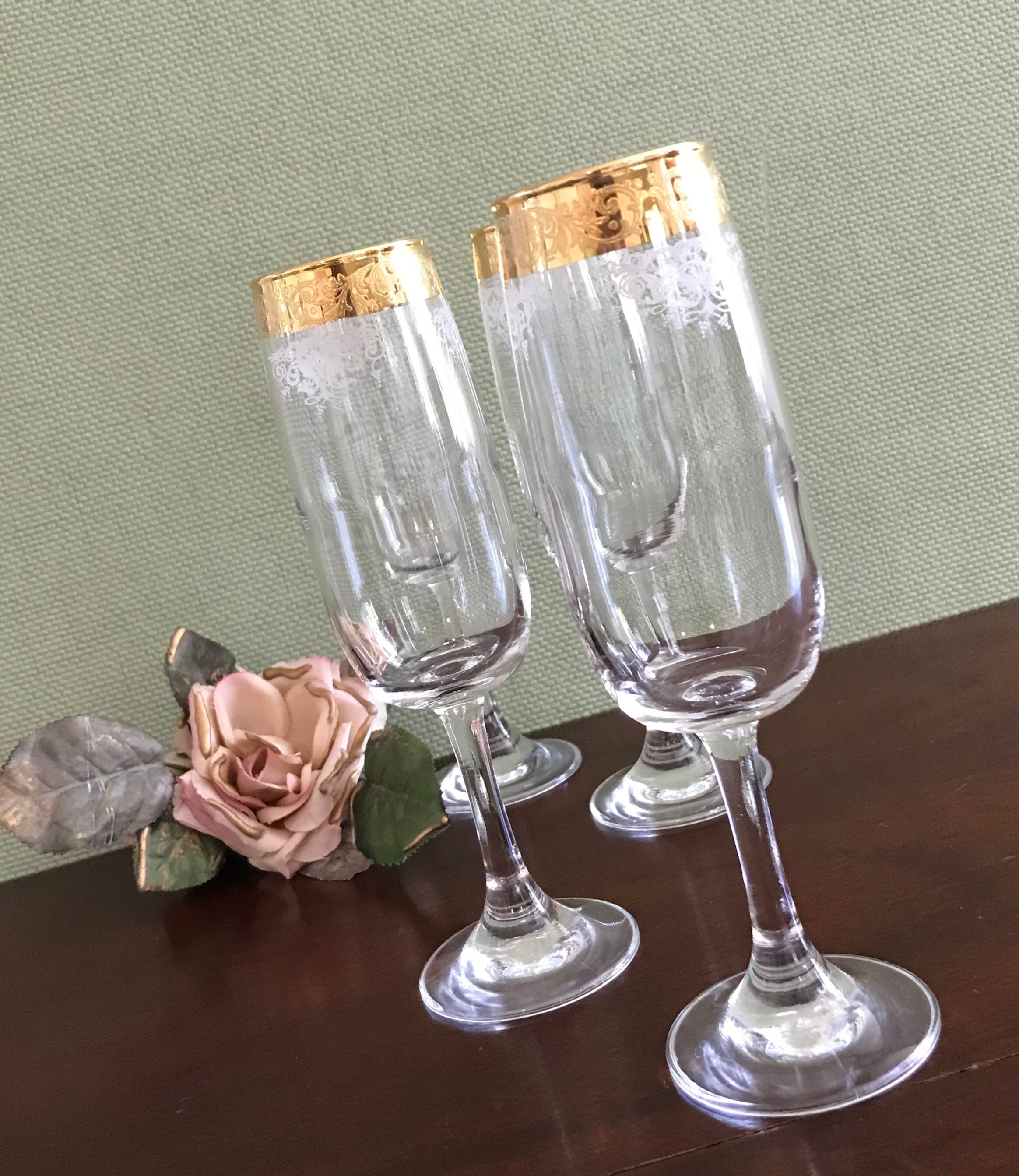 Vintage Glass Flutes with gold Band, Set of 4 Wedding flutes or