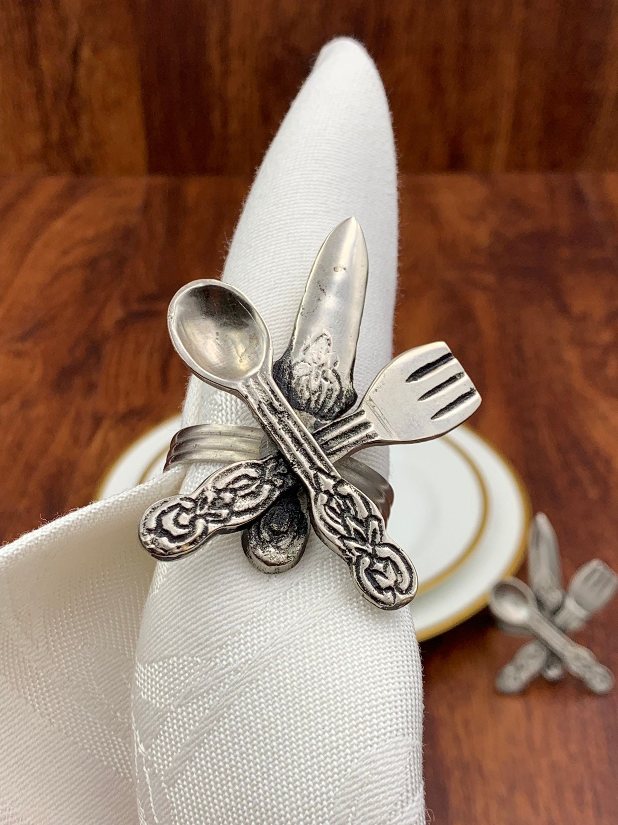 Vintage Napkin Rings 4 piece set cottage chic Flatware Figural Napkin
