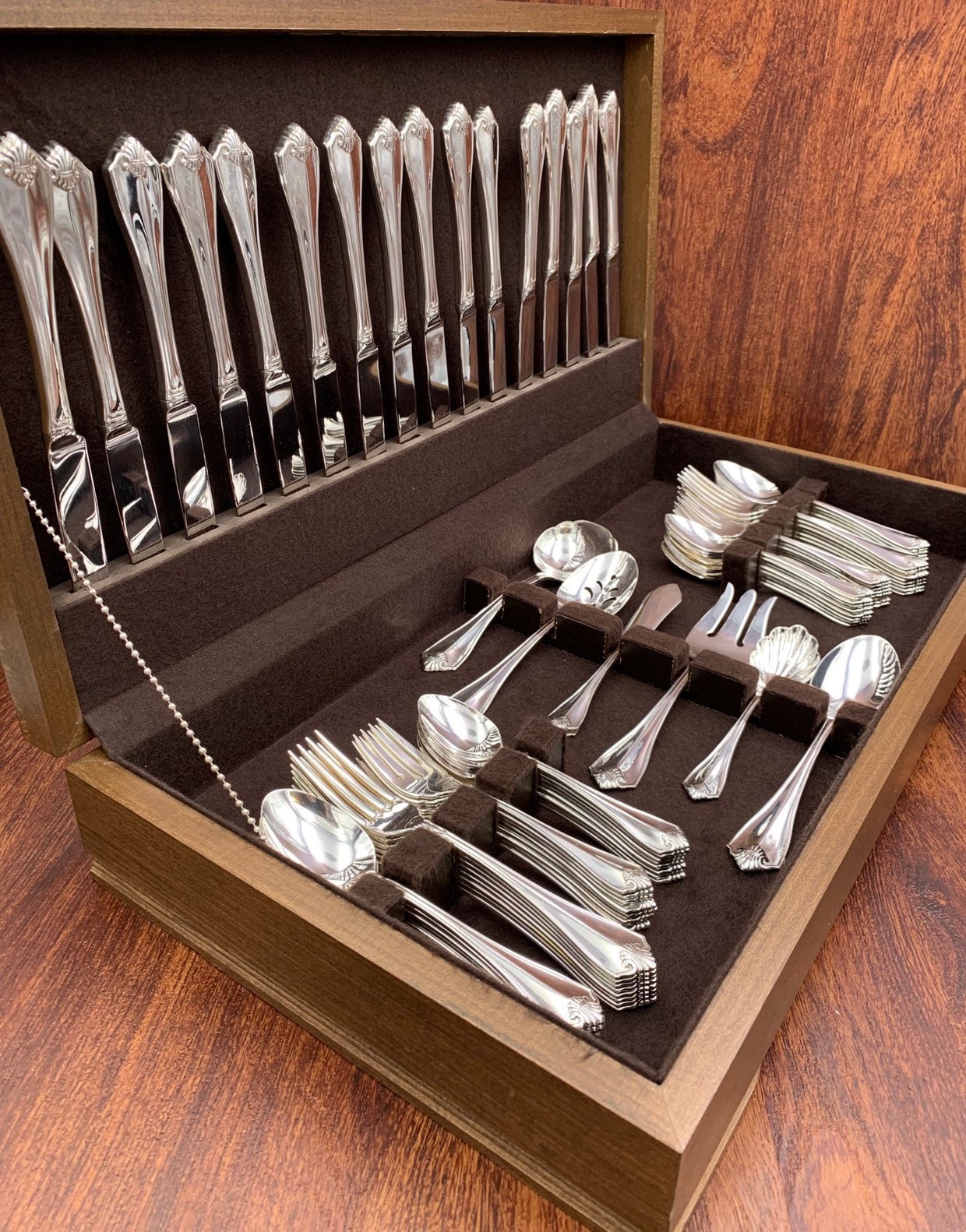 Large Oneida Silverware set Service for 16 In Silverware chest Vintage