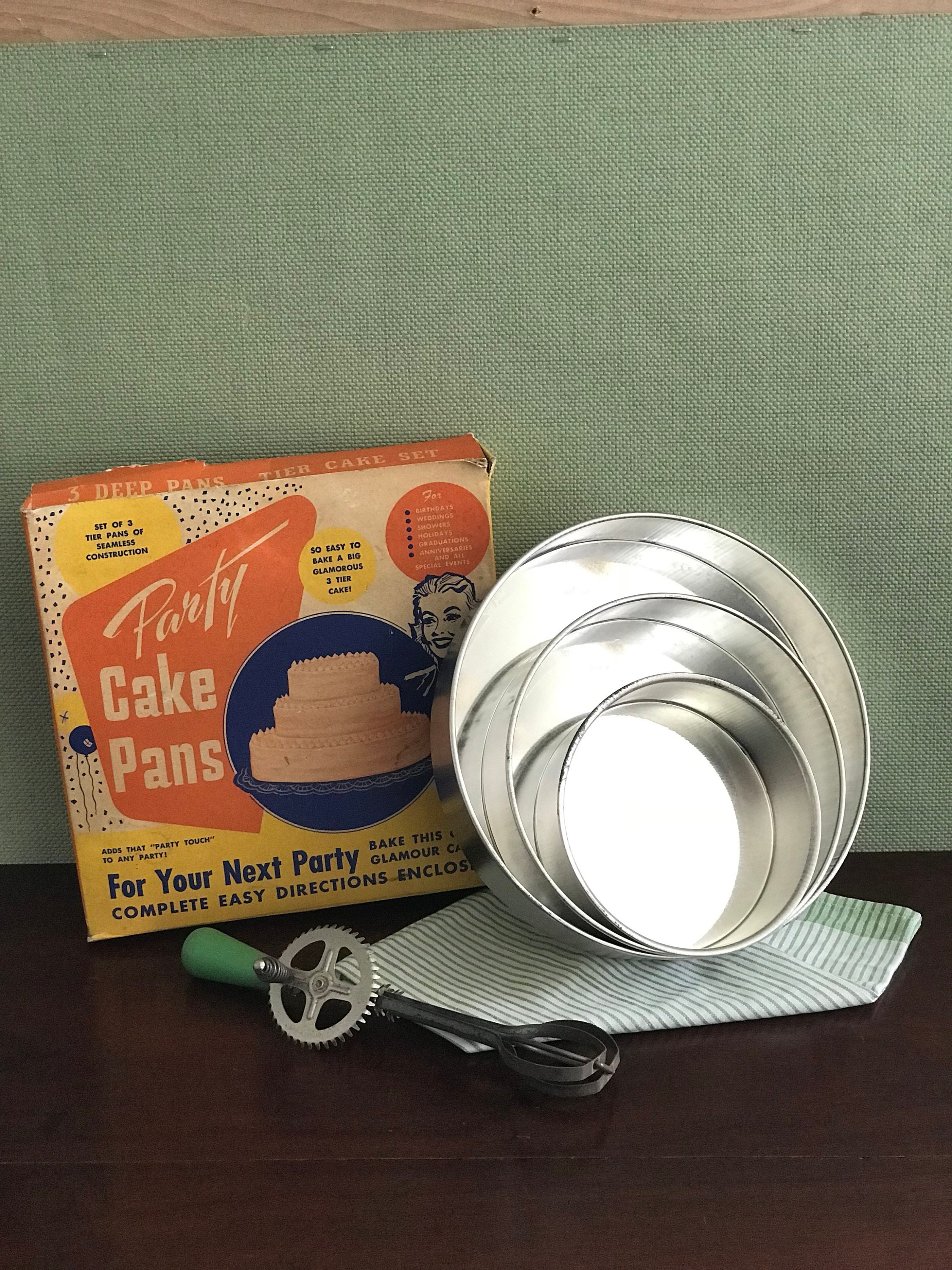Vintage Cake Pans, Bake King Party cake pans, set of tiered cake pan