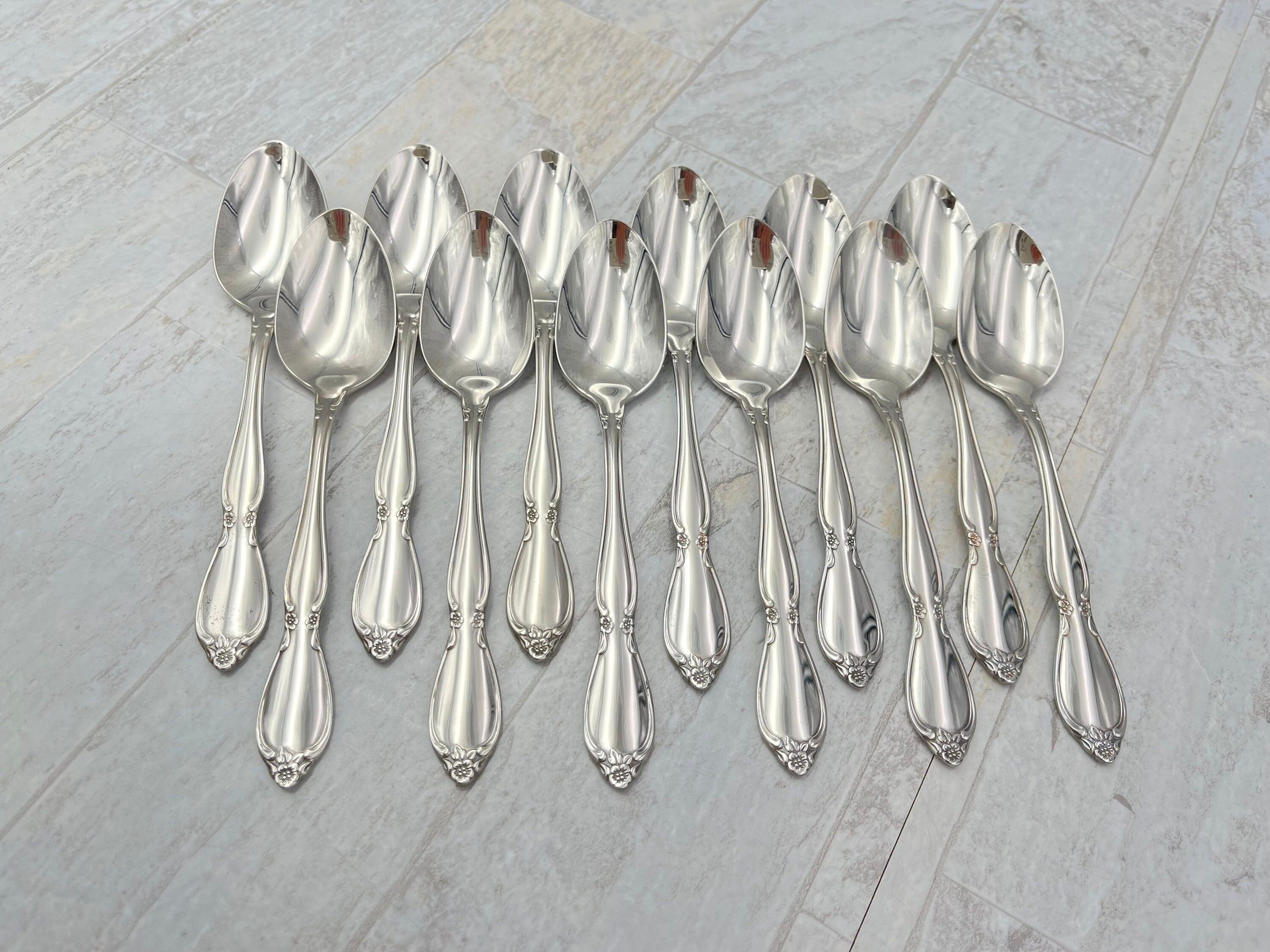Vintage Flatware Set Oneida Chatelaine Stainless In silverware chest,  Service for 8 Excellent Condition, Wedding Gift