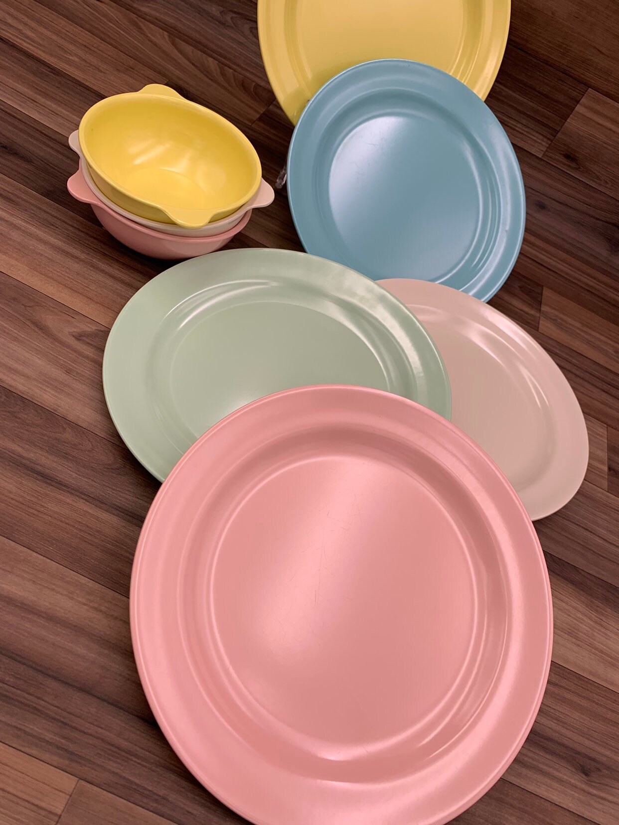 Vintage Mallow ware Dishes, Melmac Plastic Plate set, Mid Century