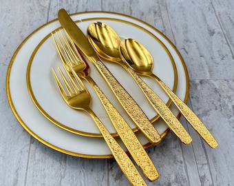 Towle Supreme Cutlery 64 Piece Service for 8 
