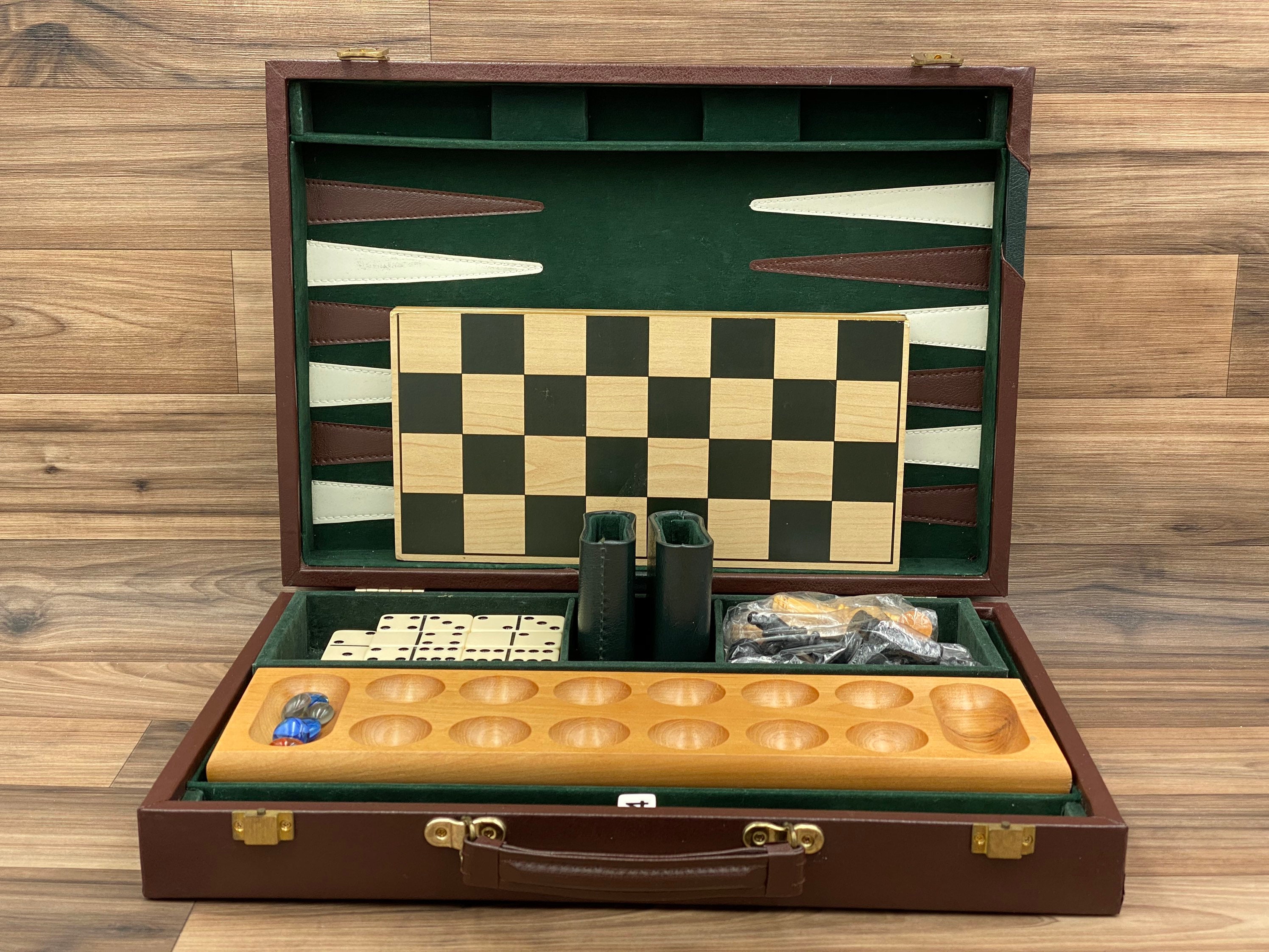 Vintage Game Case 6 in 1 Games set in carrying case, Chess Checkers