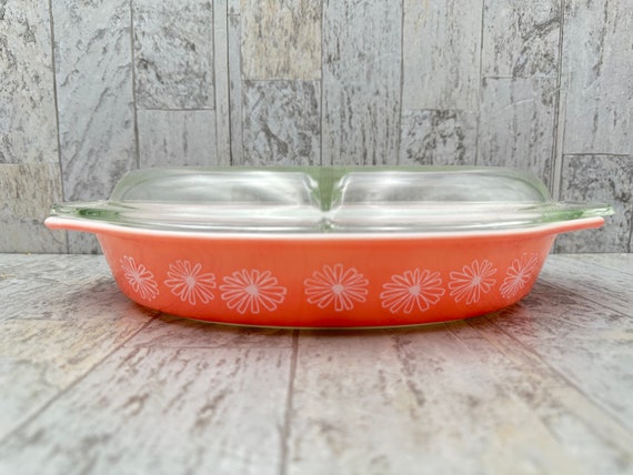 Vintage Pyrex Pink Daisy Pattern, 1 1/2 Quart Divided Casserole Dish, #063 White Daisy 1960s collectible