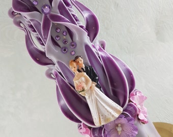 Hochzeitskerze Hand geschnitzt lila mit Brautpaar Figur 26 cm Unikat