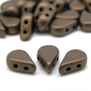 Amos par Puca® druppelvormige Tsjechische glaskralen met 2 gaten - 5,5 x 2,5 mm - mat donkerbrons - 10 g (~ 53 kralen)