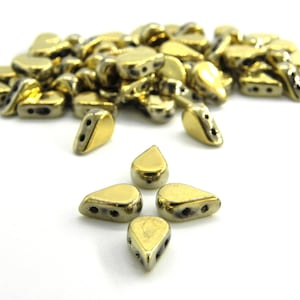 Amos par Puca® 18 kt goudkleurige druppelvormige Tsjechische glaskralen met 2 gaten - 5,5 x 2,5 mm - volledig dorado - 10 g (~ 53 kralen)