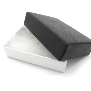 Caixa de presente para anéis/brincos de joias de papelão cinza/preto, 4,5 x 6,1 x 1,6 cm (1,8 x 2,4 x 0,6 pol.) - Lisa com motivo de couro (1 peça)