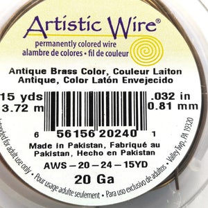 Può includere: Rullo di filo Artistic Wire color ottone antico. L'etichetta indica 15 iarde di filo da 0,032 pollici, equivalenti a 13,72 metri e 0,81 mm. Il prodotto è 20 gauge e prodotto in Pakistan.