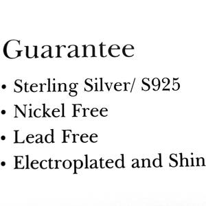 Może przedstawiać: Na białym tle napis "Gwarancja" czarną czcionką. Poniżej wypunktowania: "Srebro pr&oacute;by/ S925", "Bez niklu", "Bez ołowiu" oraz "Galwanizowane i błyszczące".