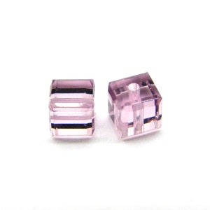 4 mm Swarovski® 5601 Små Kubpärlor - Ljus Ametist - 4 st.