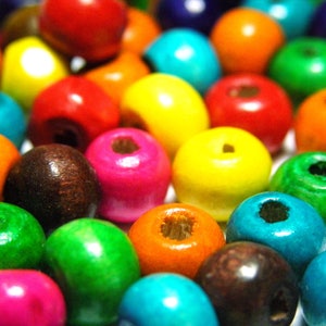 Petites boules rondes en bois 8 x 6 mm - Couleurs variées - 100 pièces