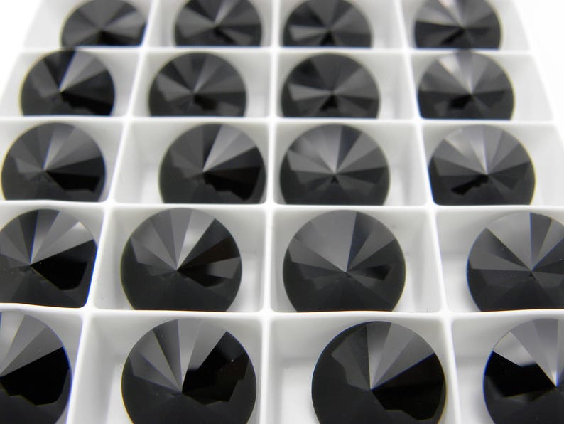 Swarovski® 1122 Rivoli, ronde facetgeslepen stenen 14 mm Jet Black Ongefoild zwart aan beide zijden 2 stuks afbeelding 3